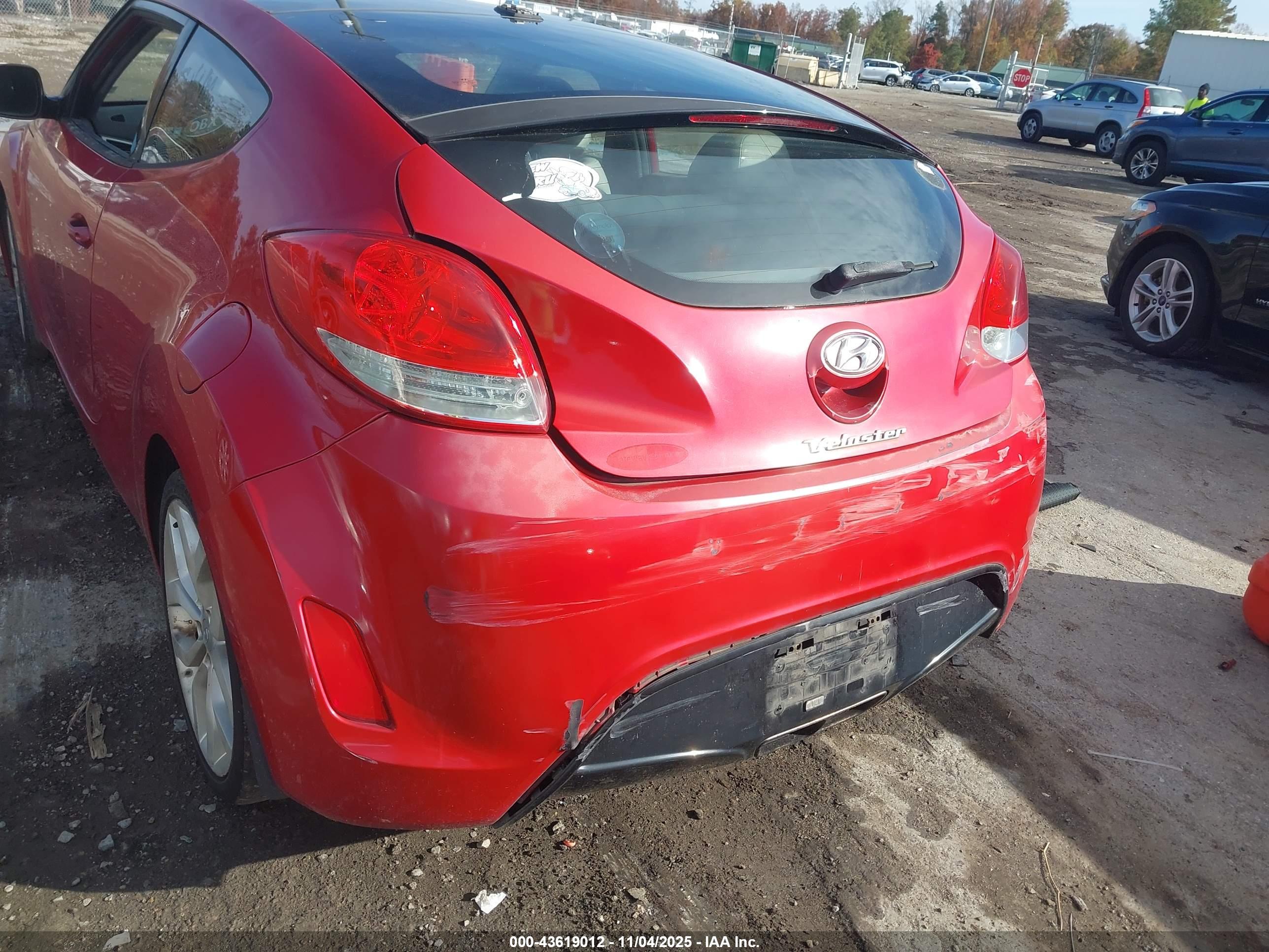 HYUNDAI VELOSTER image 6