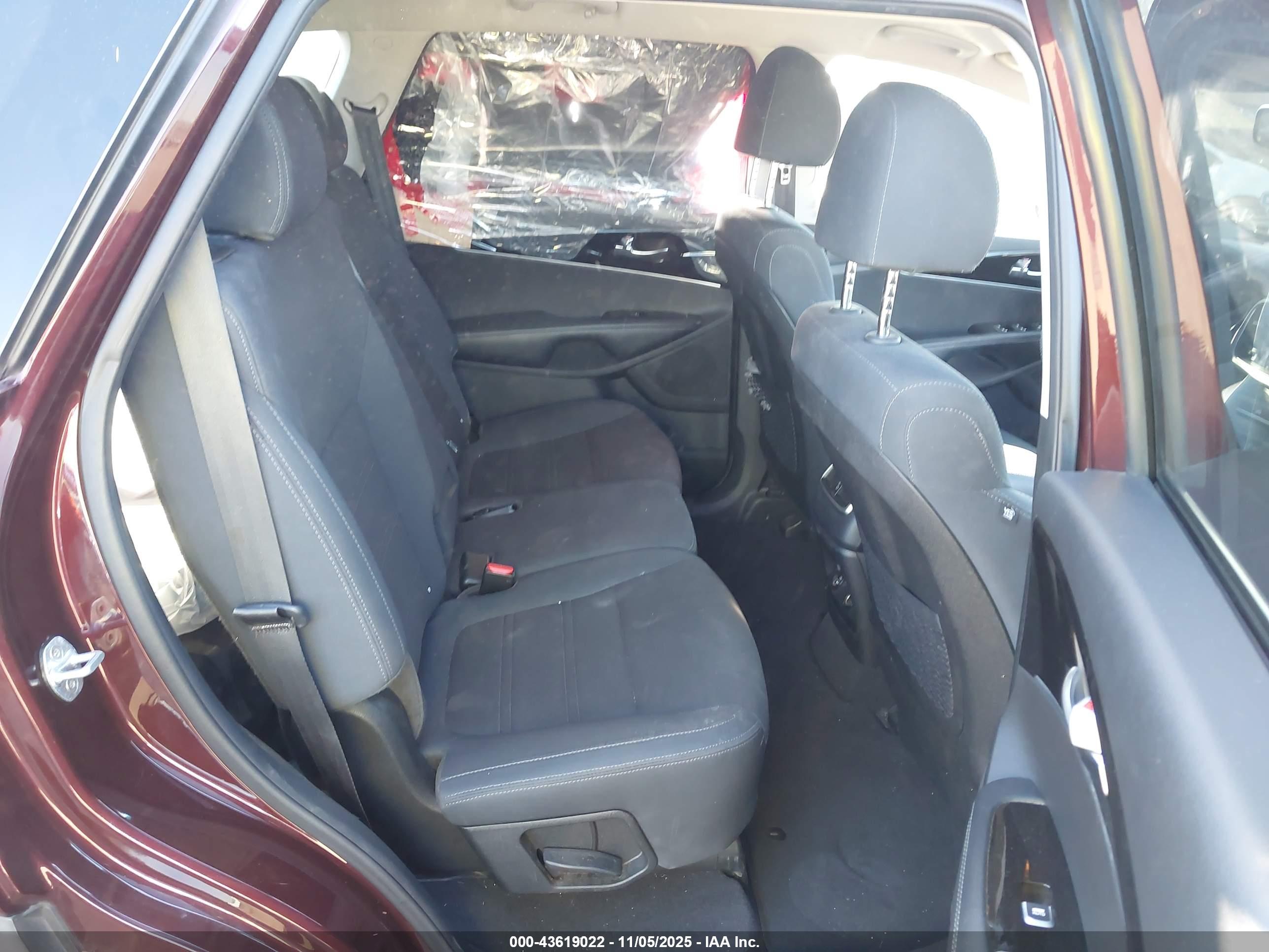 KIA SORENTO image 8