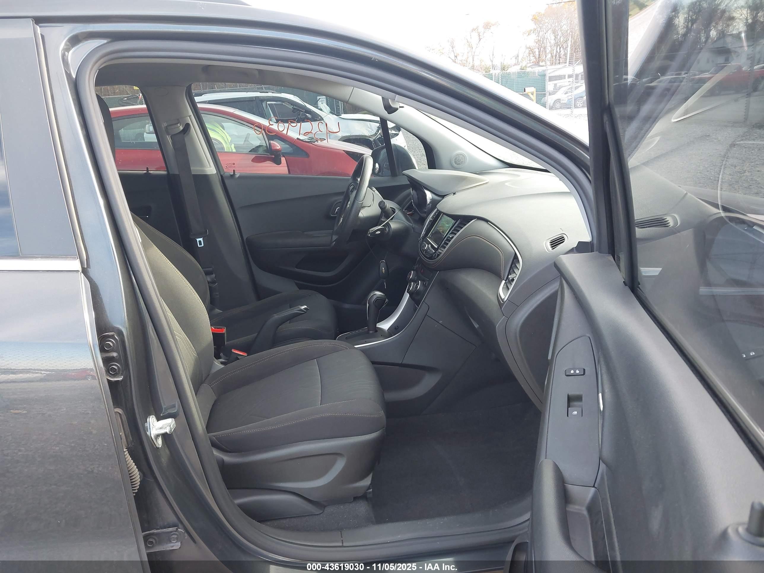 CHEVROLET TRAX image 5