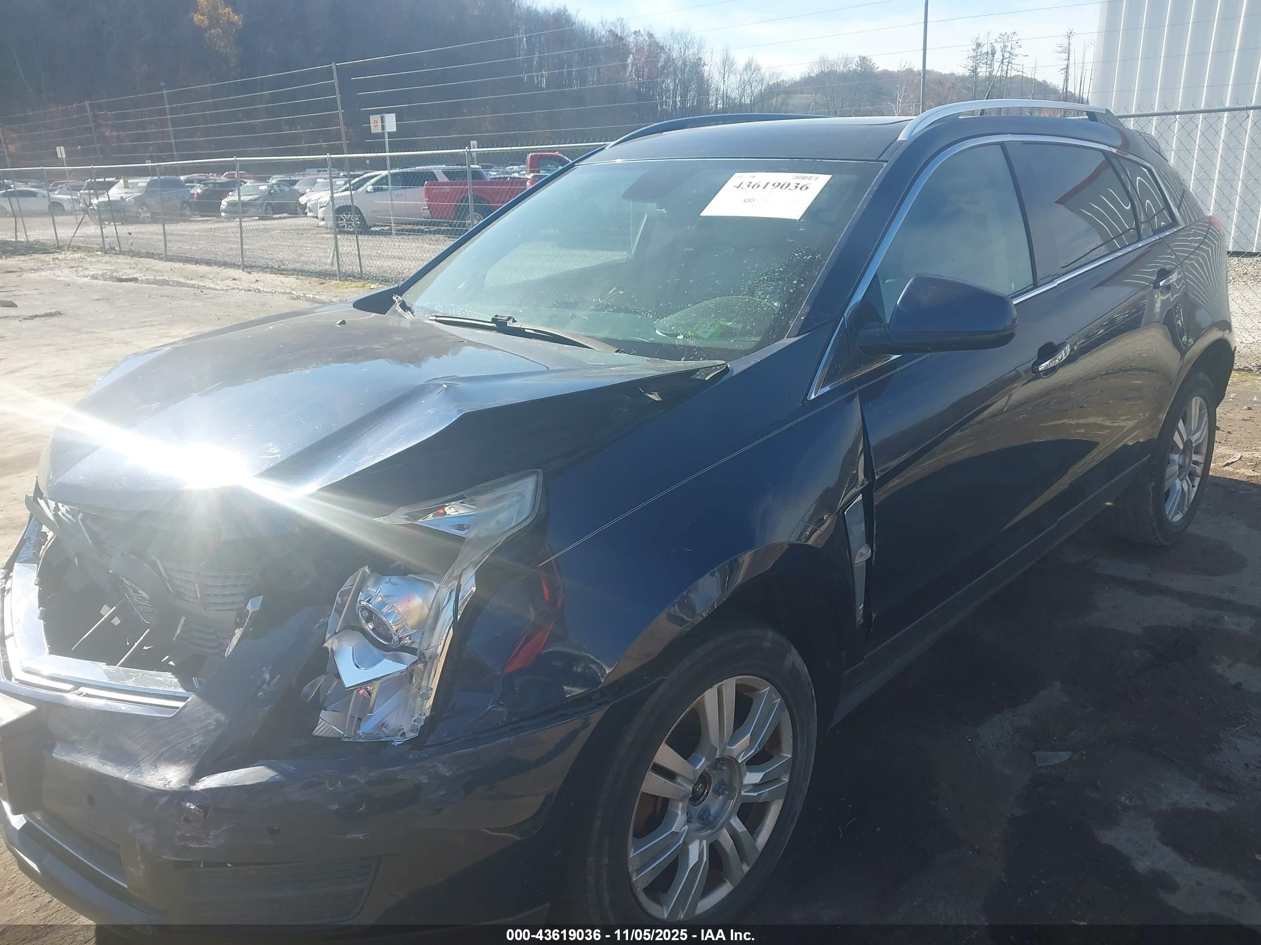 CADILLAC SRX image 2