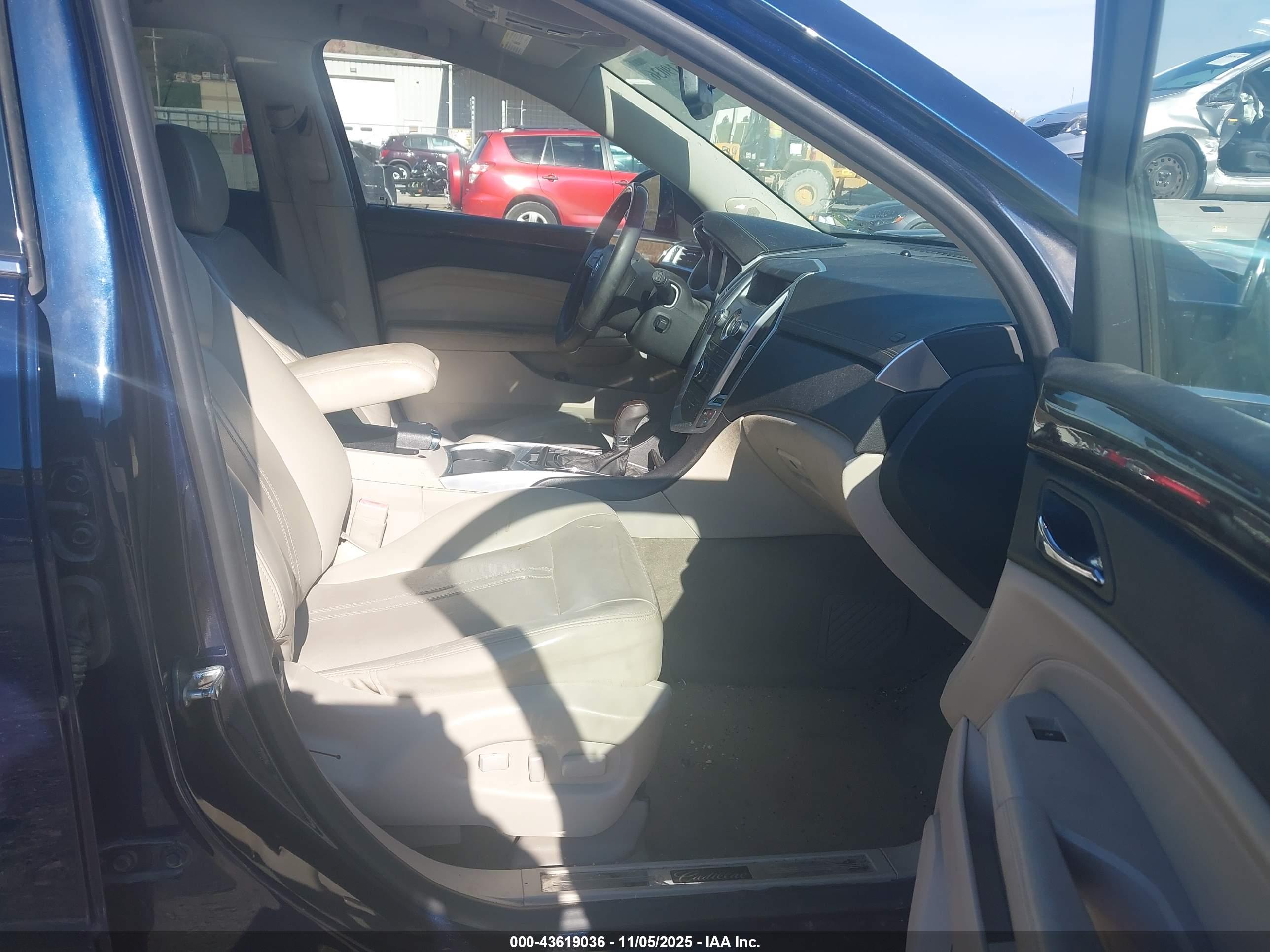 CADILLAC SRX image 5