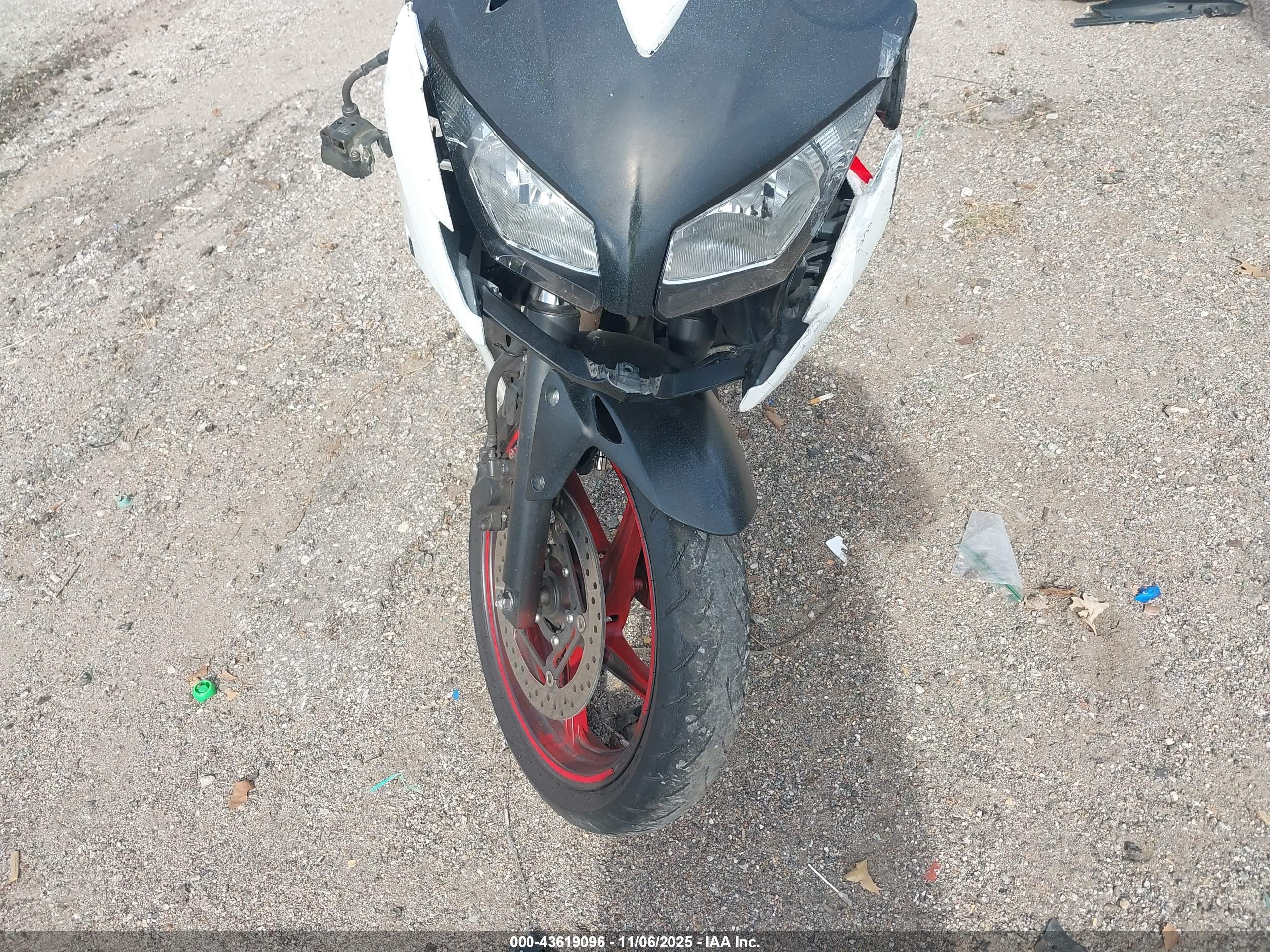 HONDA CBR300 image 5