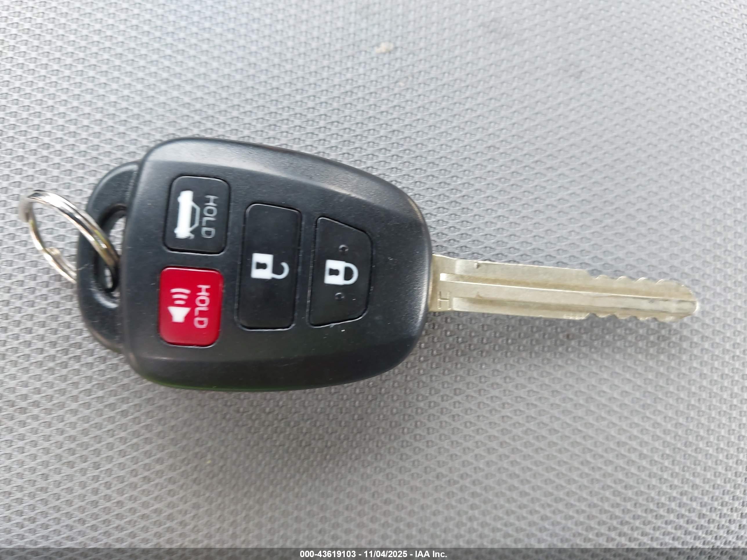 TOYOTA COROLLA image 11