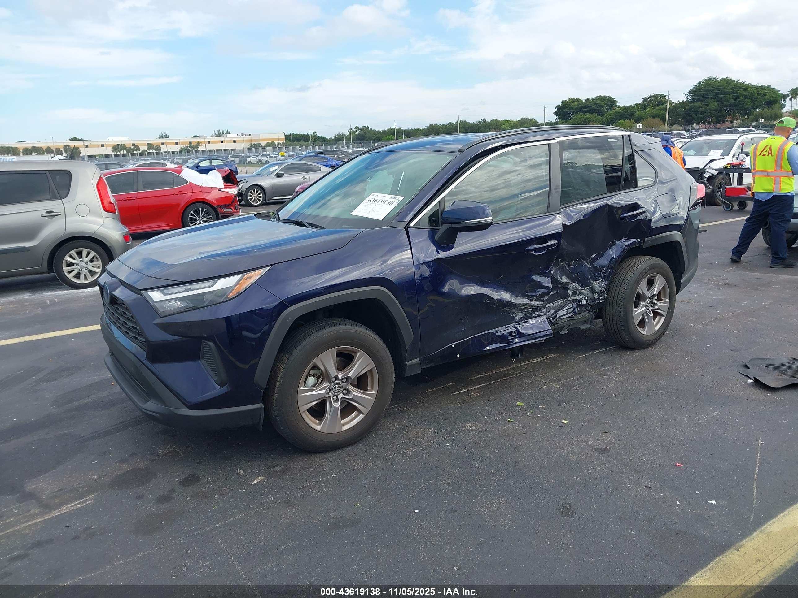 TOYOTA RAV4 image 2