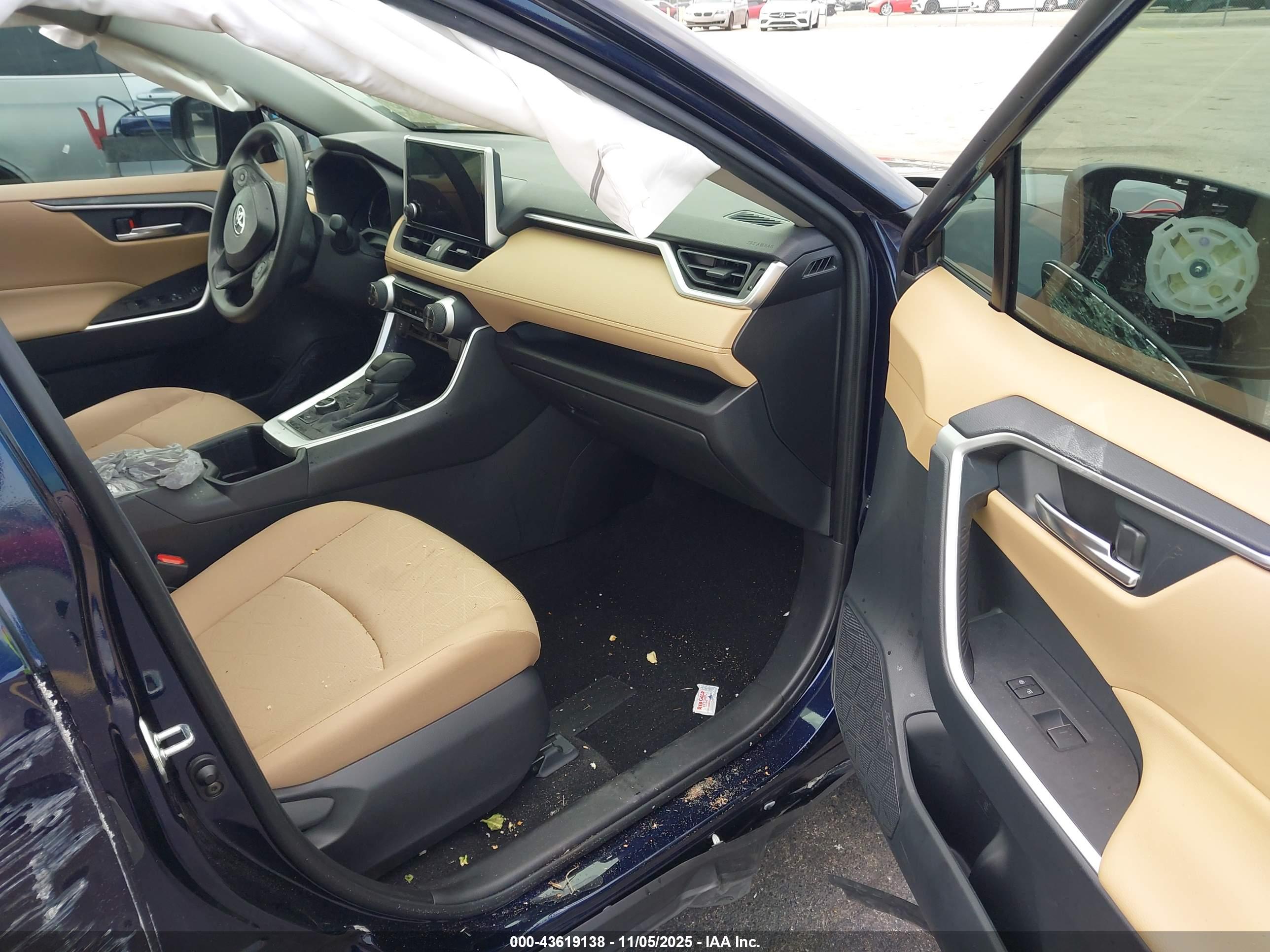 TOYOTA RAV4 image 5