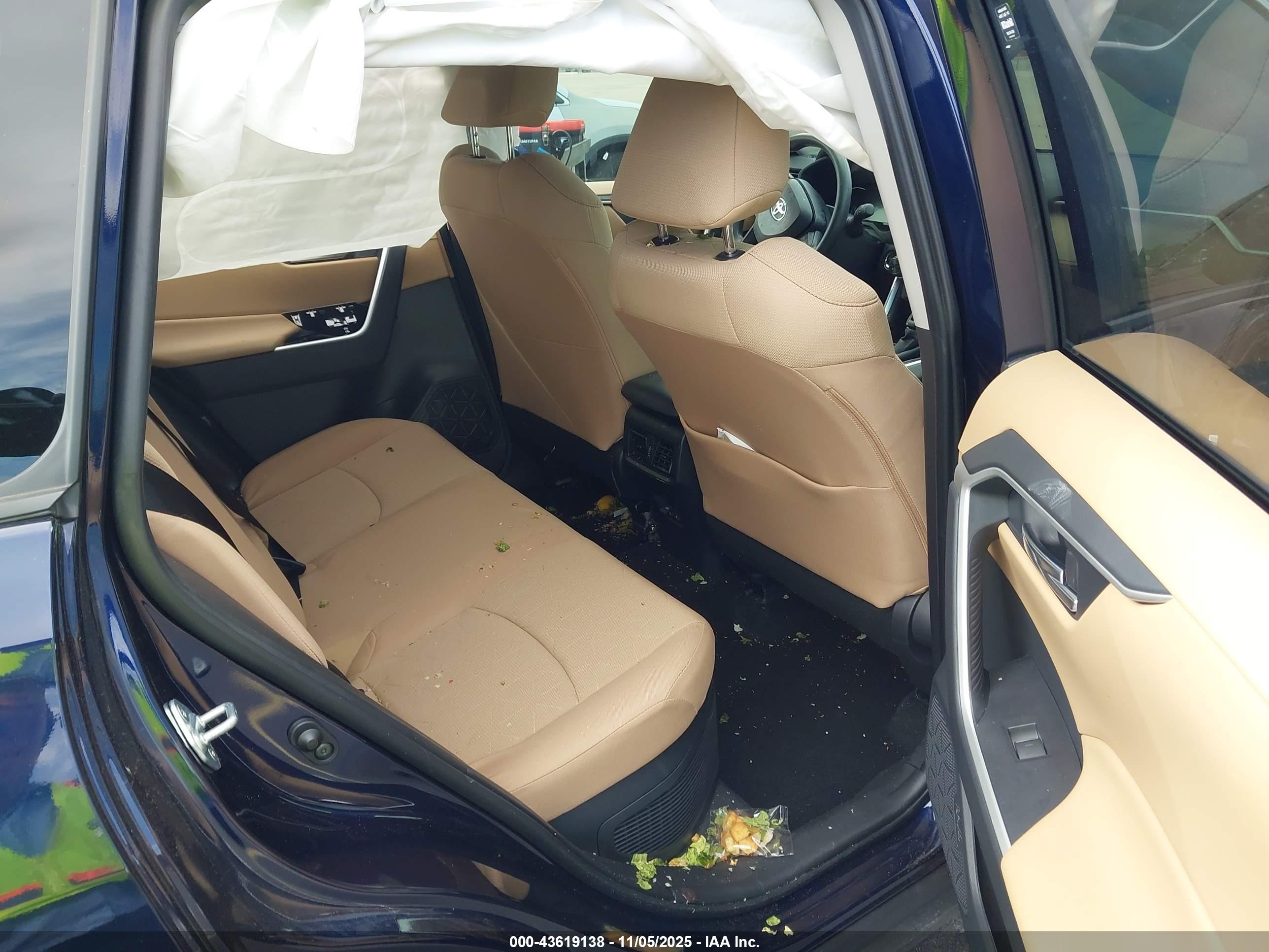 TOYOTA RAV4 image 8