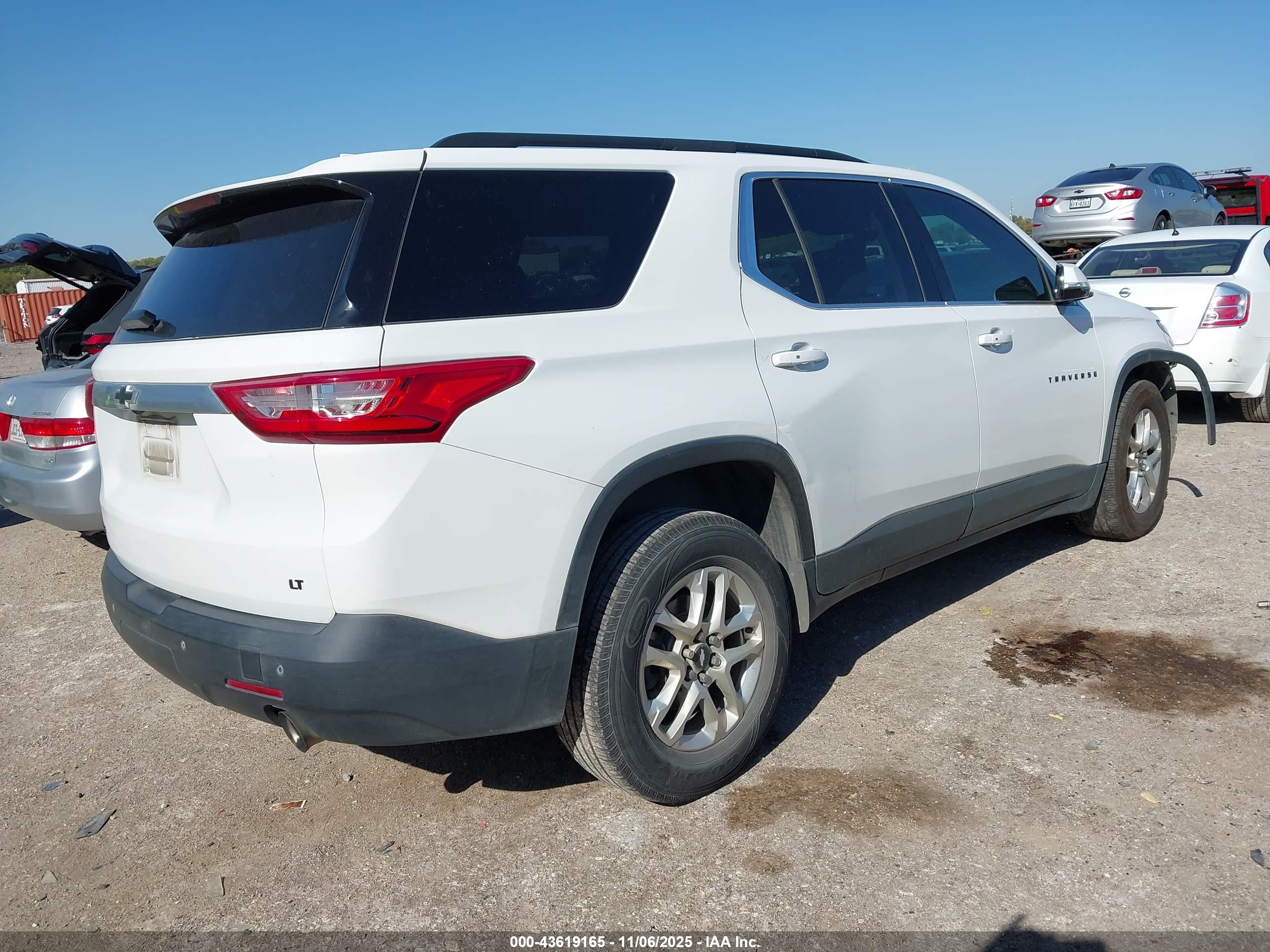 CHEVROLET TRAVERSE image 4