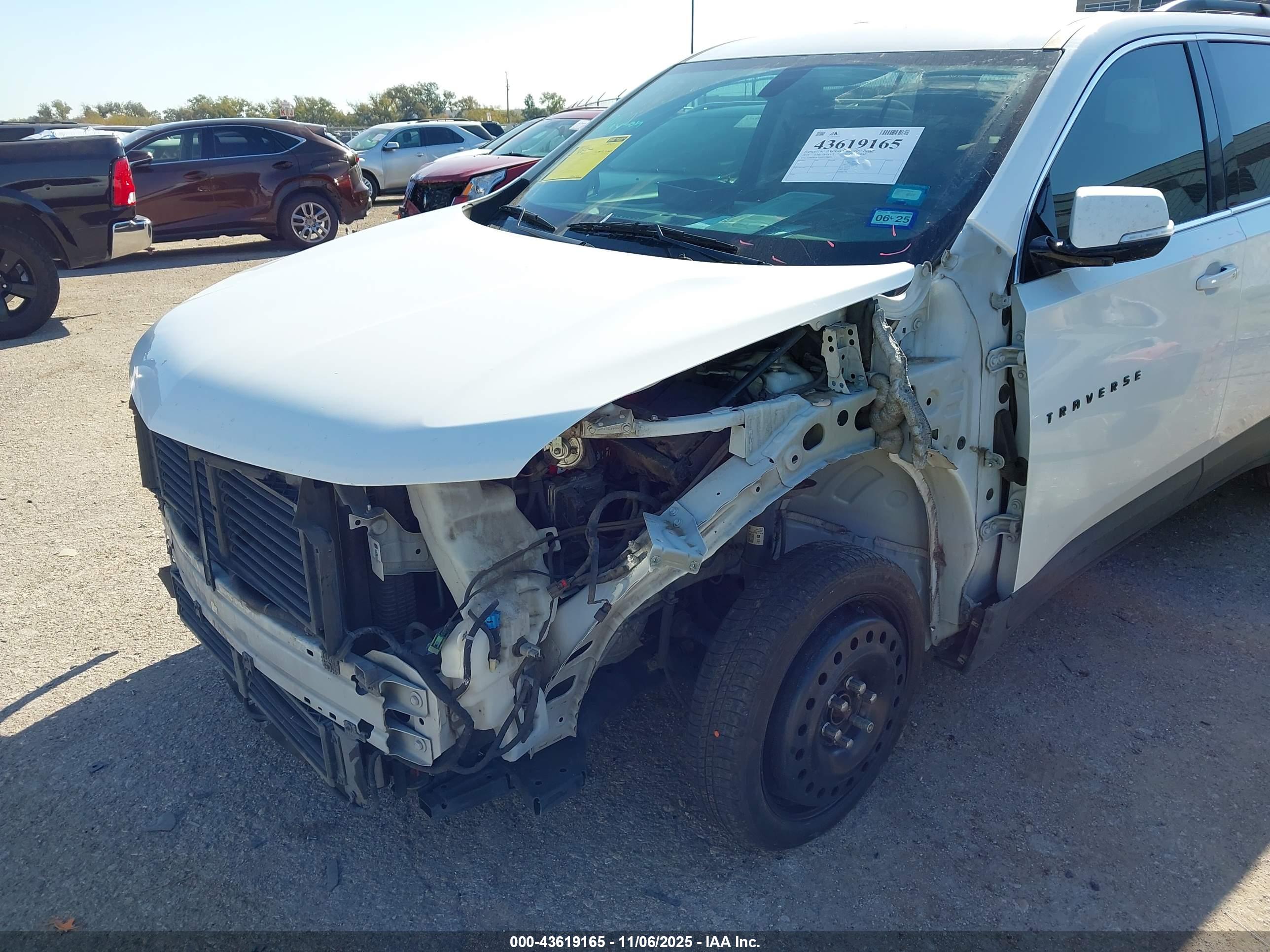 CHEVROLET TRAVERSE image 6