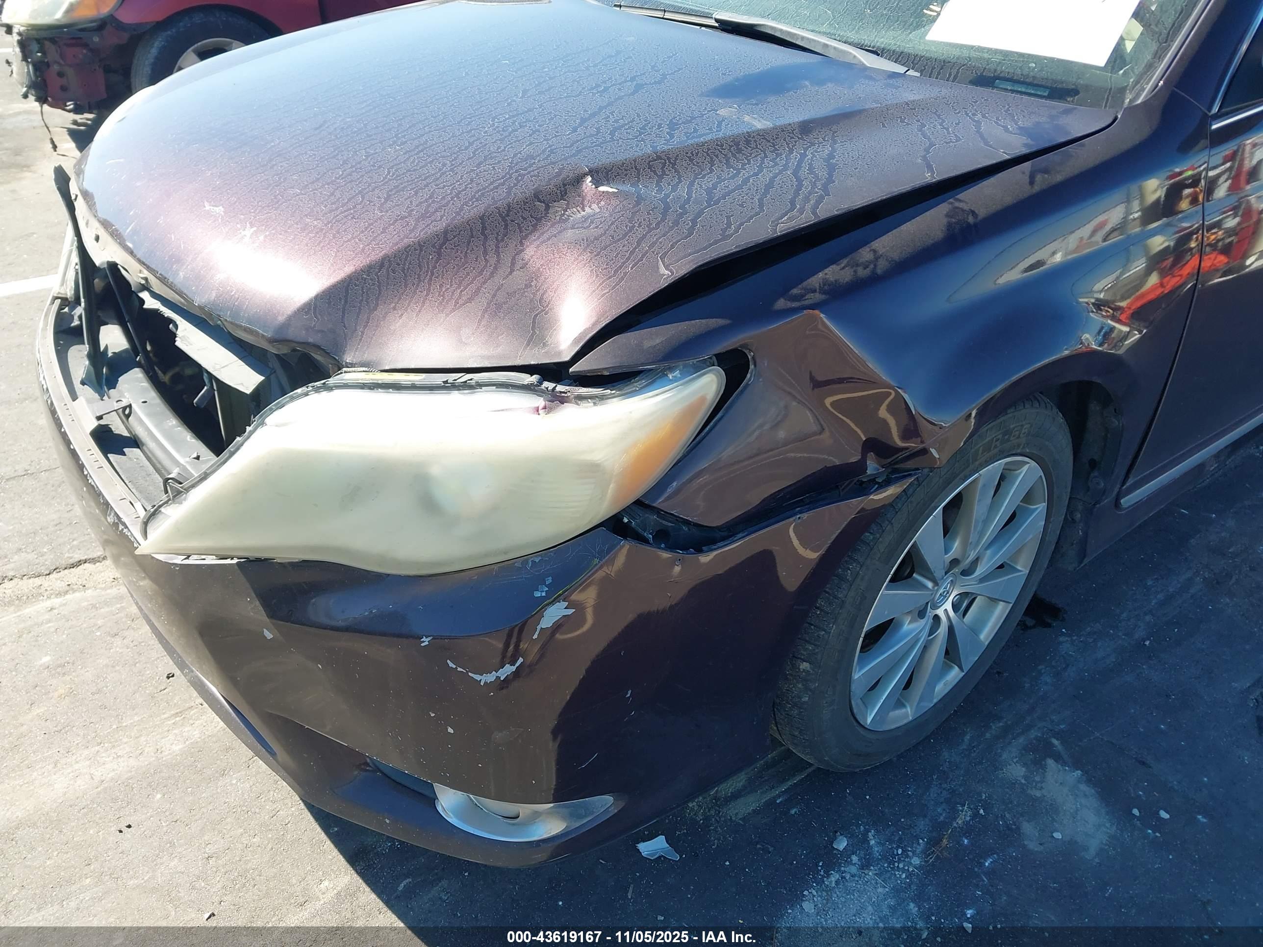 TOYOTA AVALON image 6