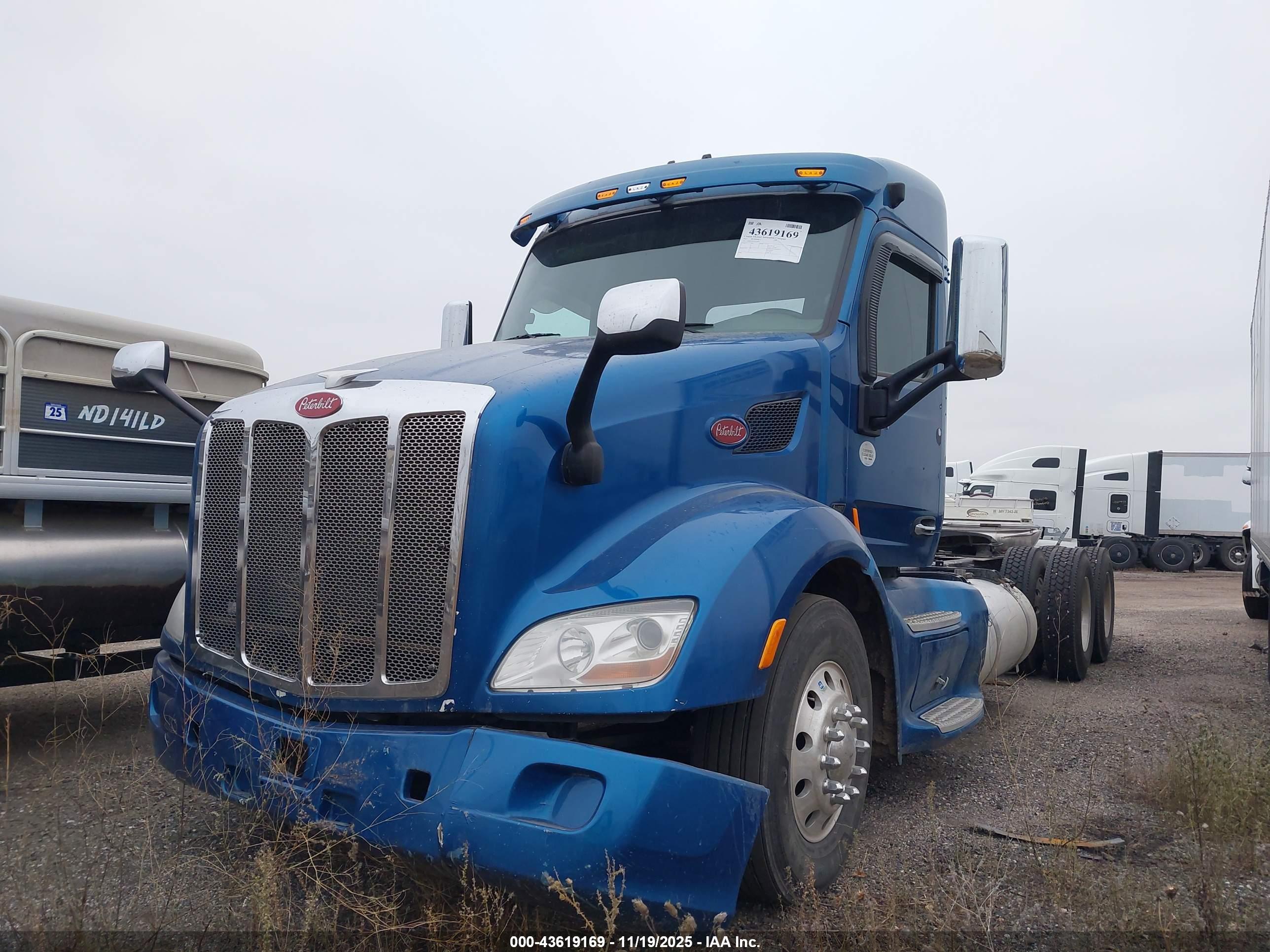 PETERBILT 579 image 2