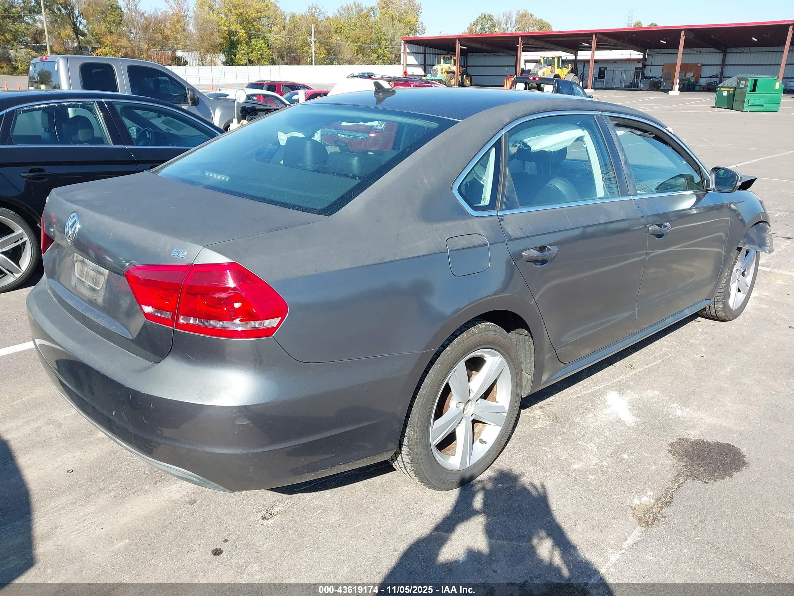 VOLKSWAGEN PASSAT image 4