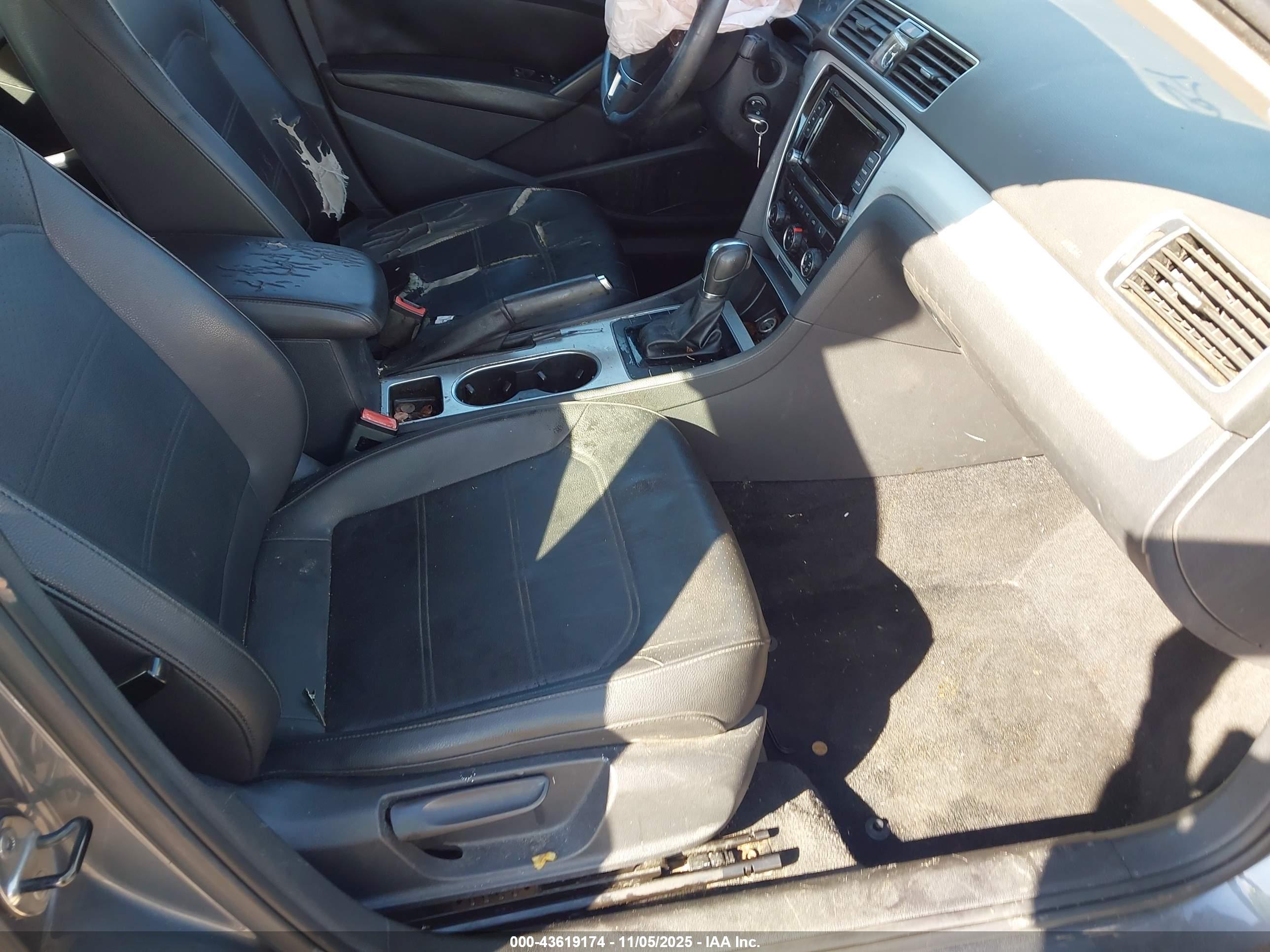 VOLKSWAGEN PASSAT image 5