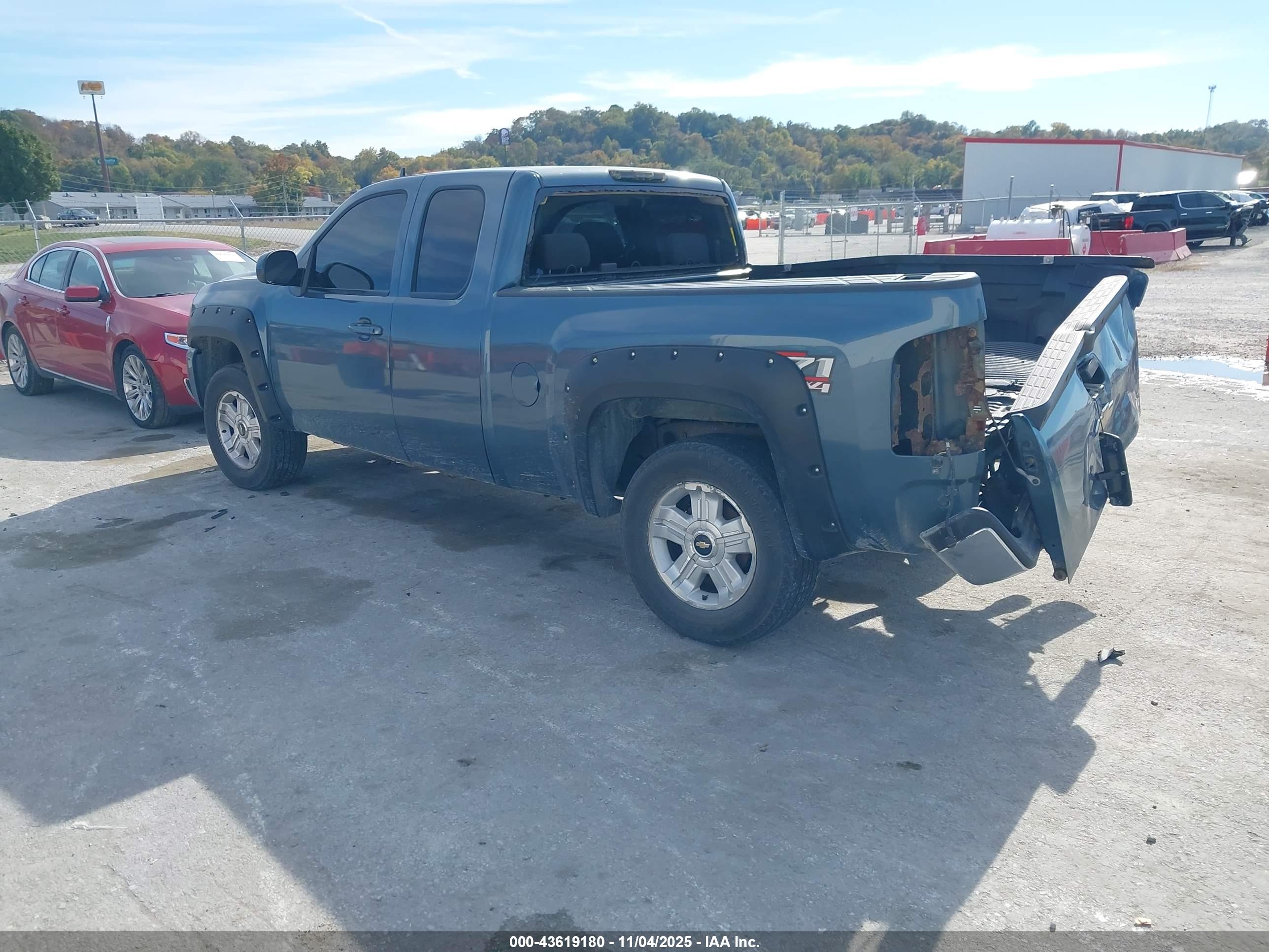 CHEVROLET SILVERADO image 3