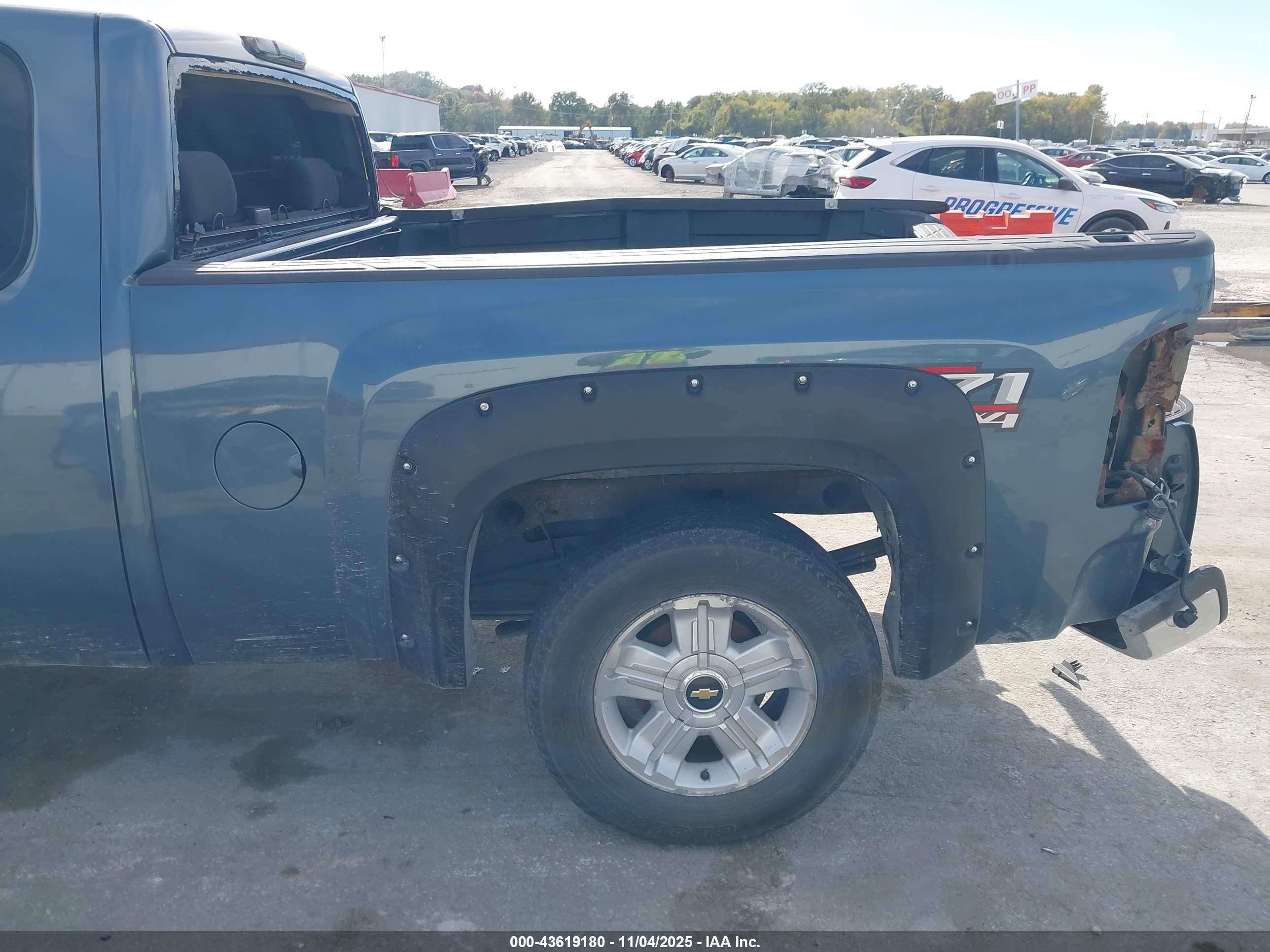 CHEVROLET SILVERADO image 6