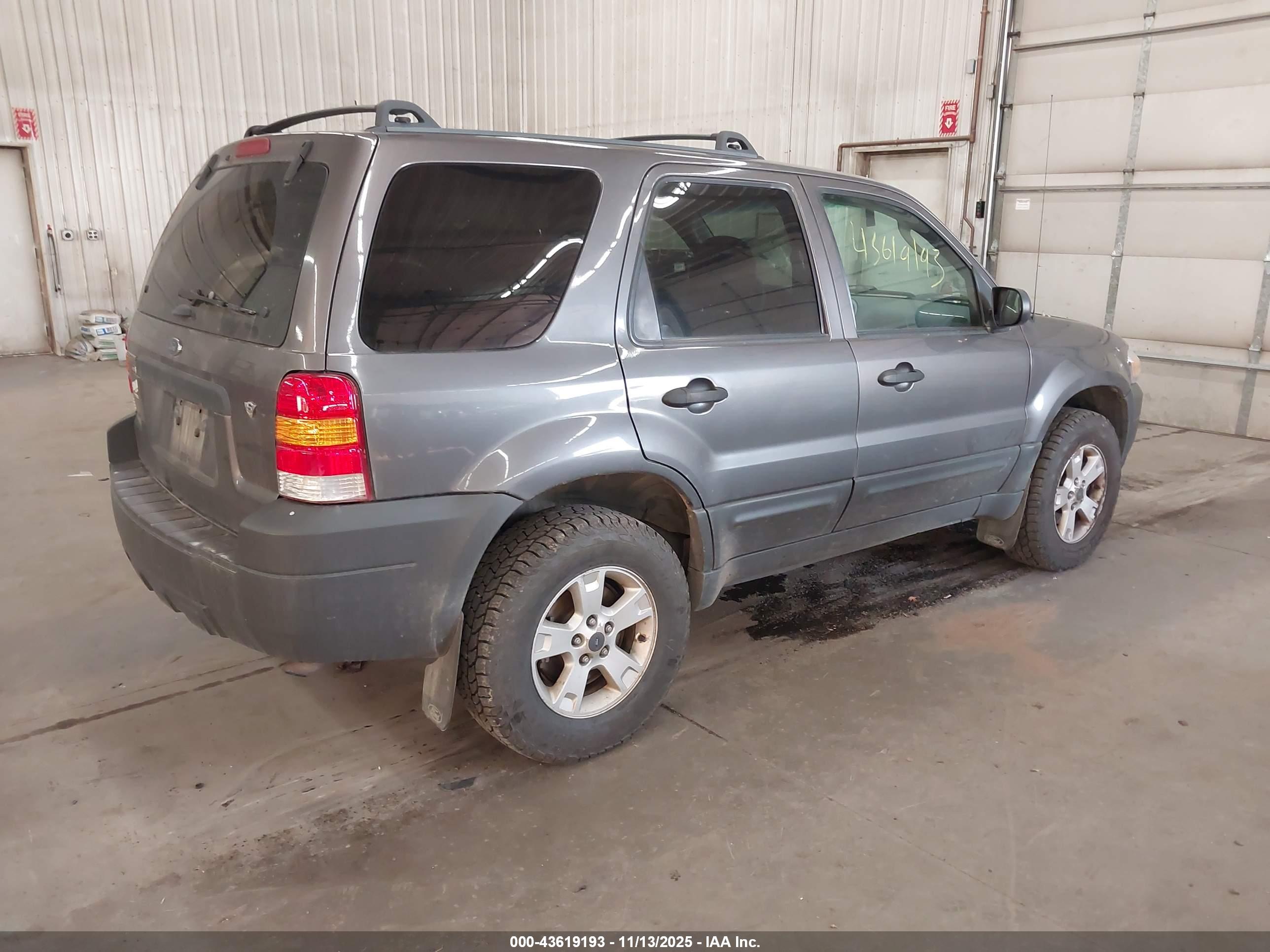 FORD ESCAPE image 4