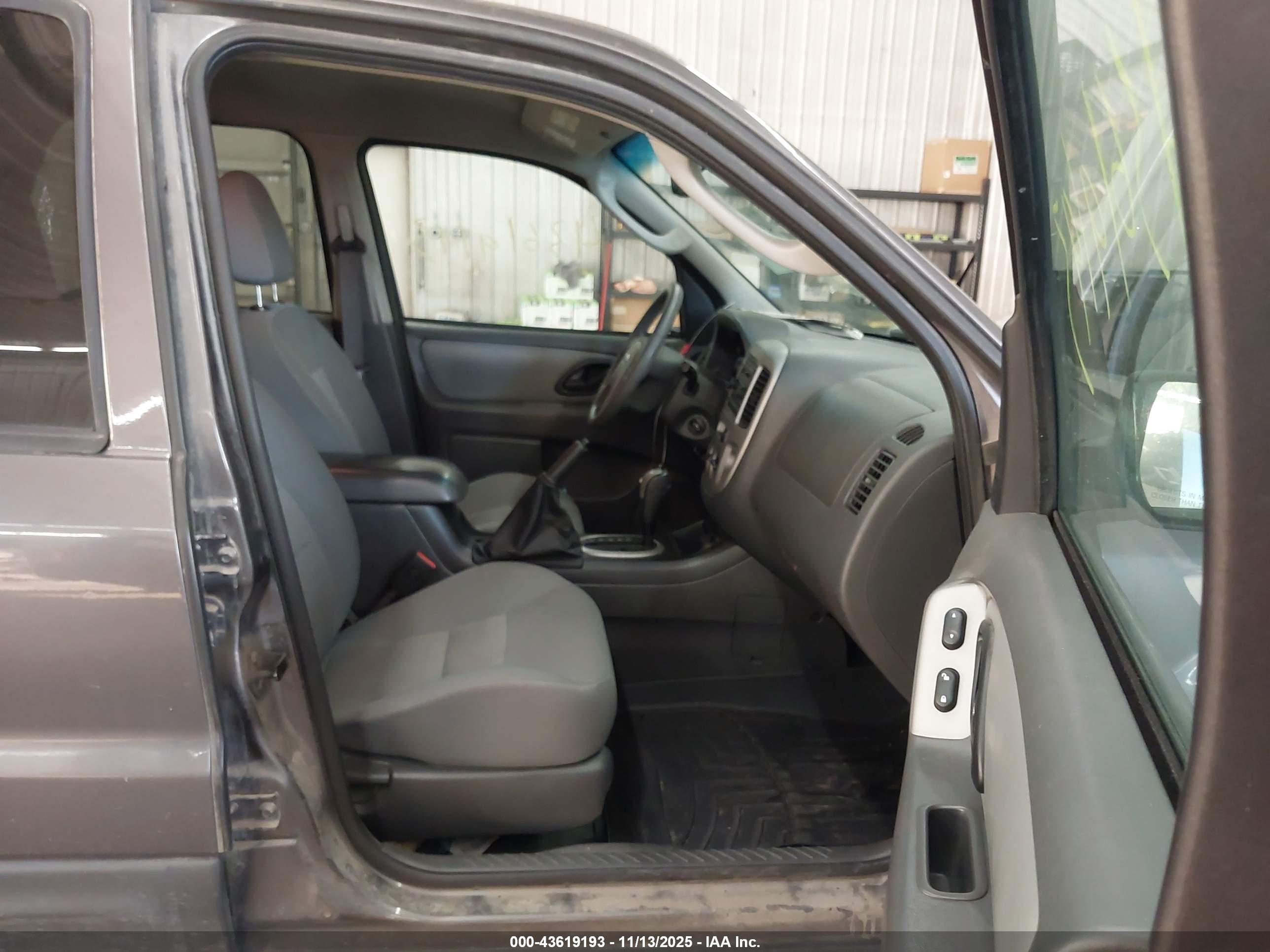 FORD ESCAPE image 5