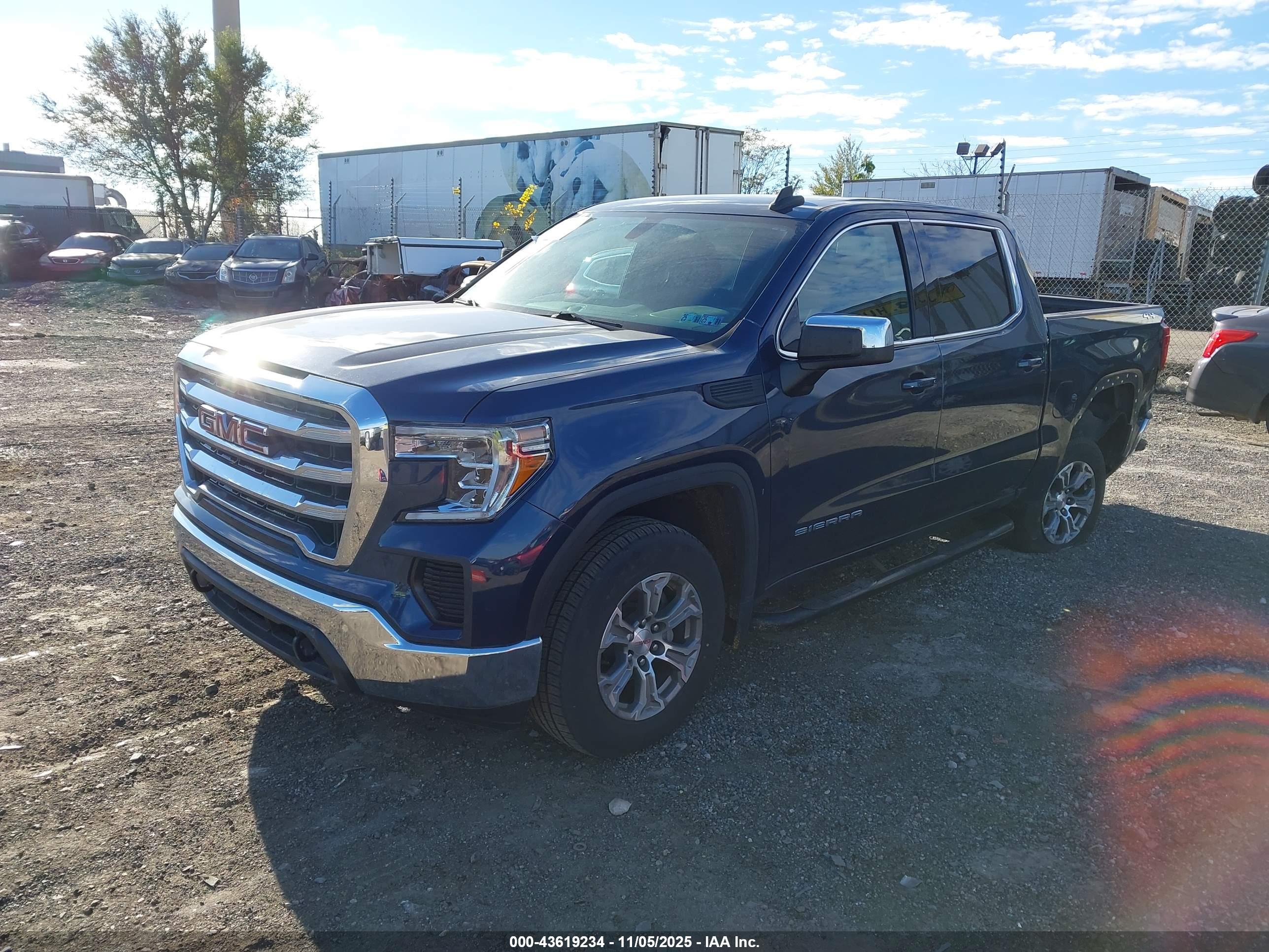 GMC SIERRA image 2