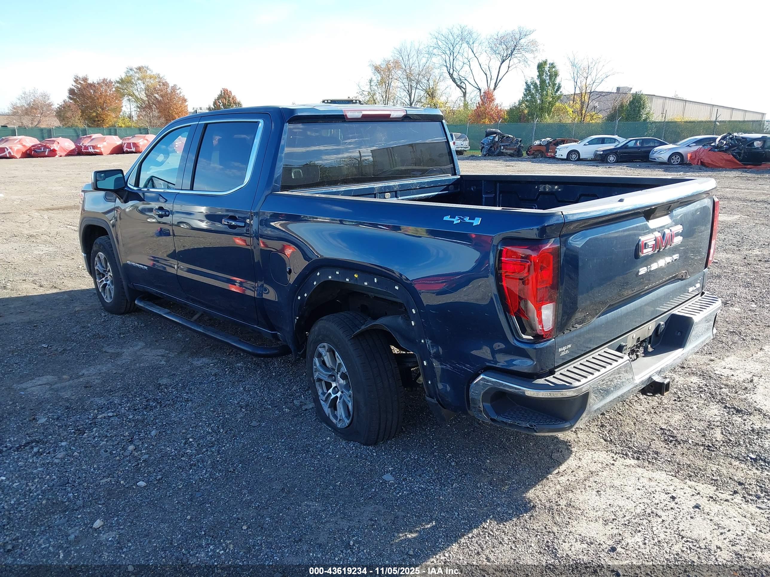GMC SIERRA image 3