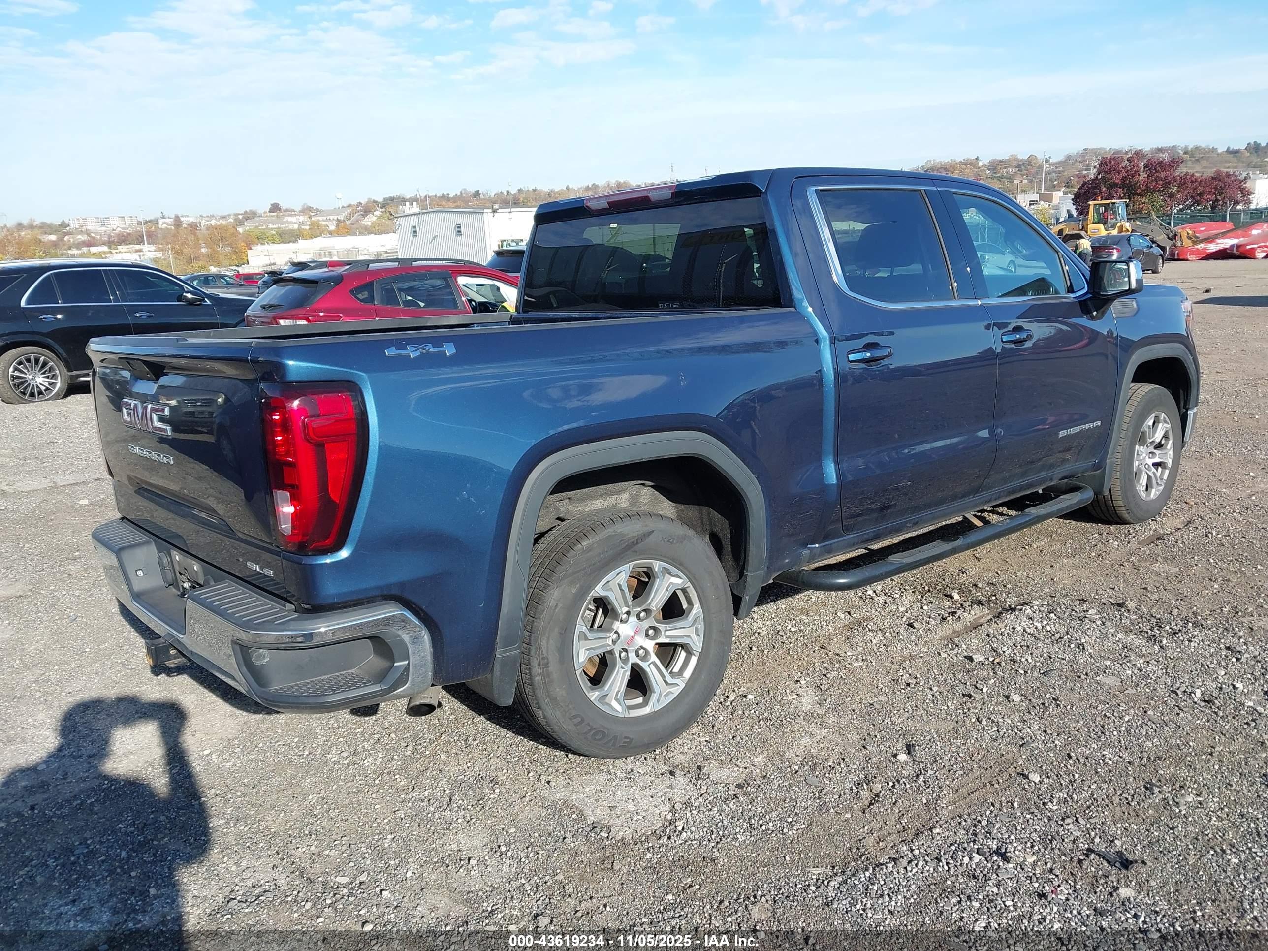 GMC SIERRA image 4