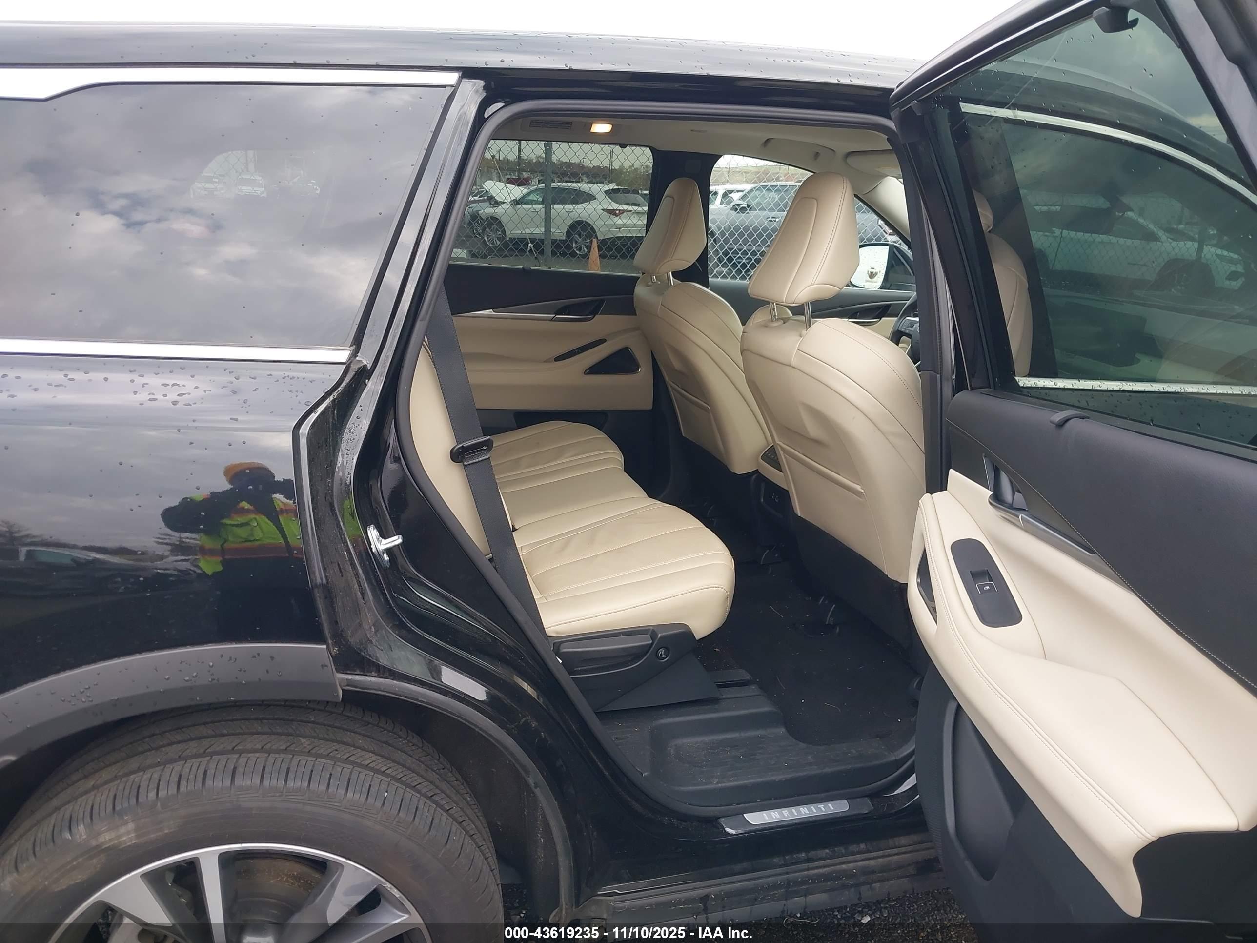 INFINITI QX60 image 8