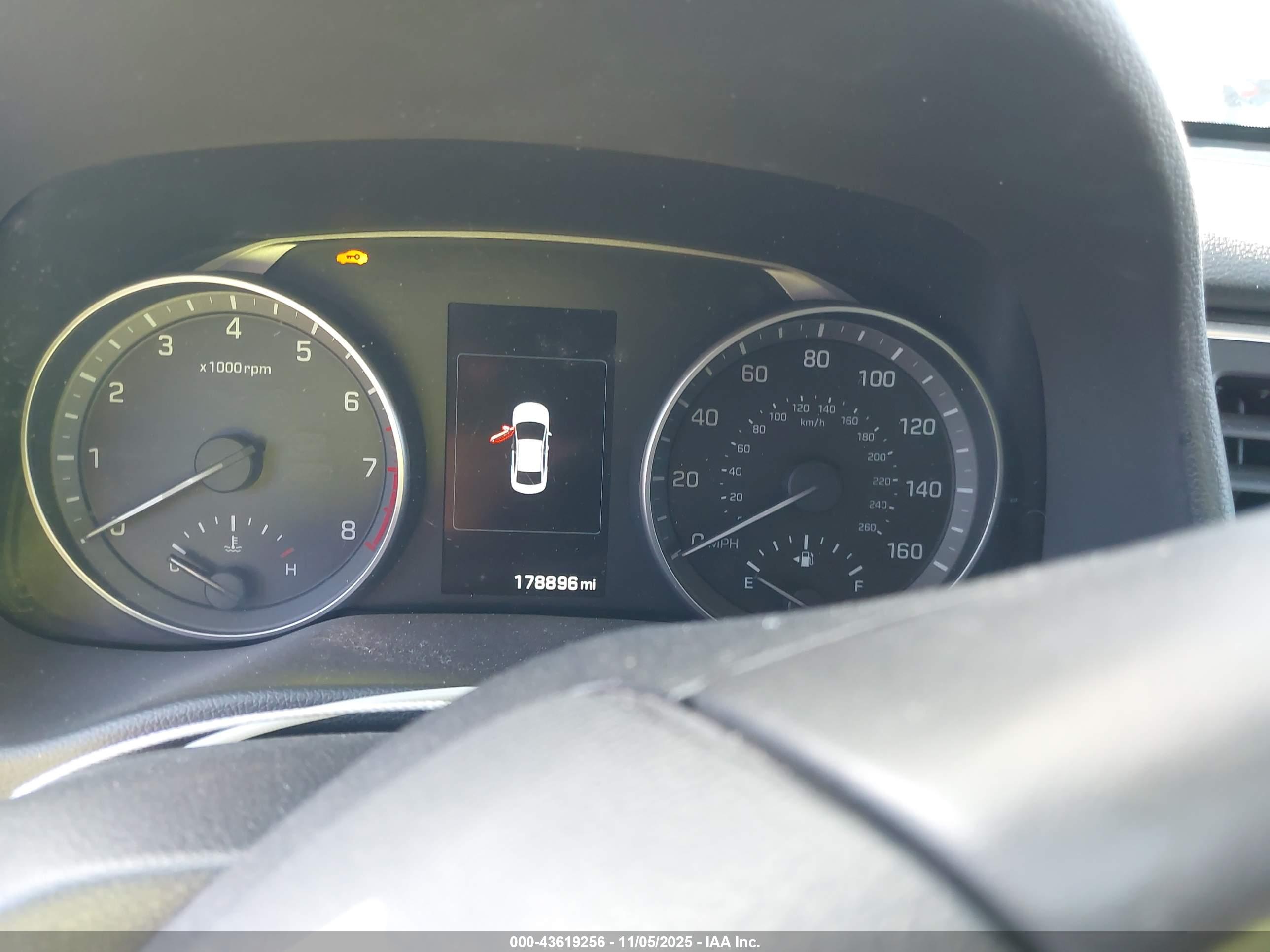 HYUNDAI ELANTRA image 7