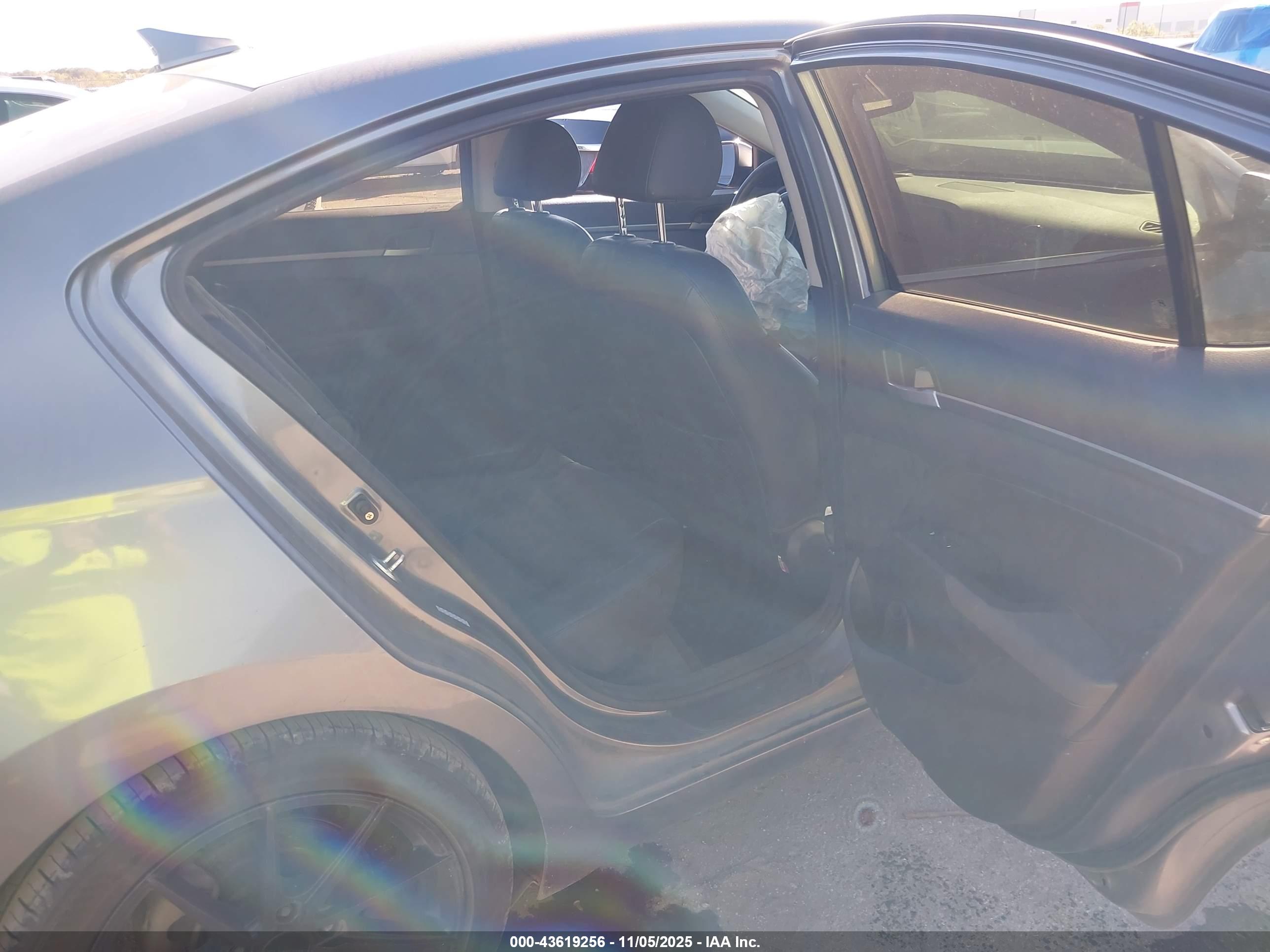 HYUNDAI ELANTRA image 8