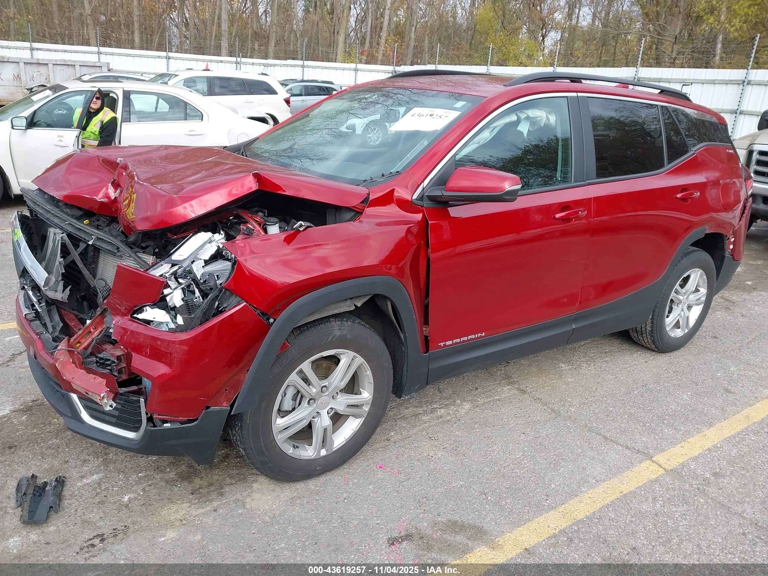 GMC TERRAIN image 2