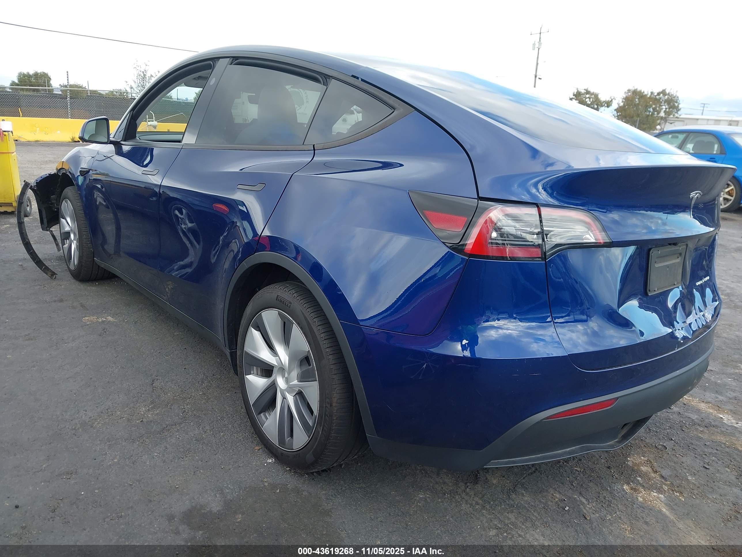 TESLA MODEL image 3