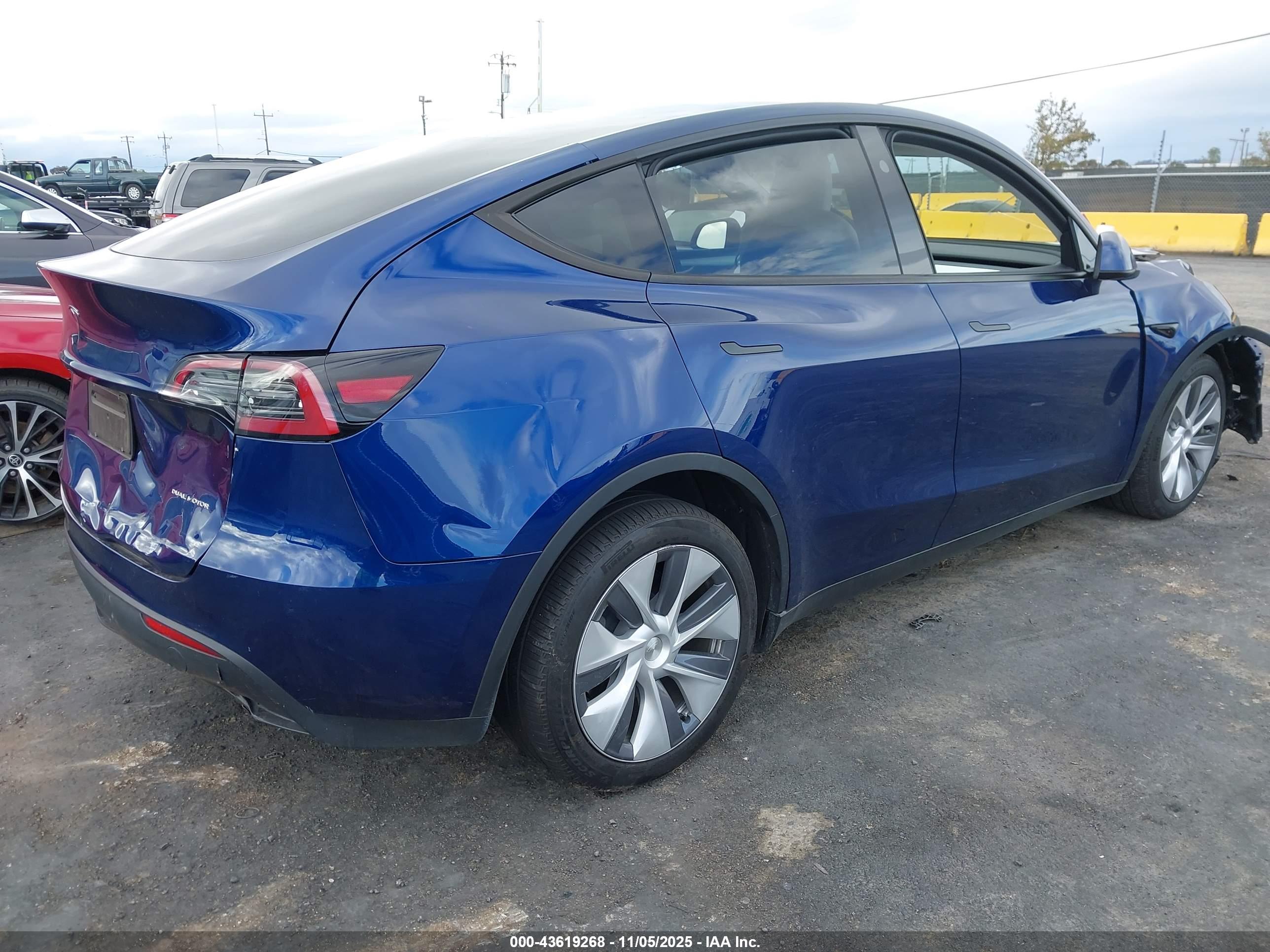 TESLA MODEL image 4