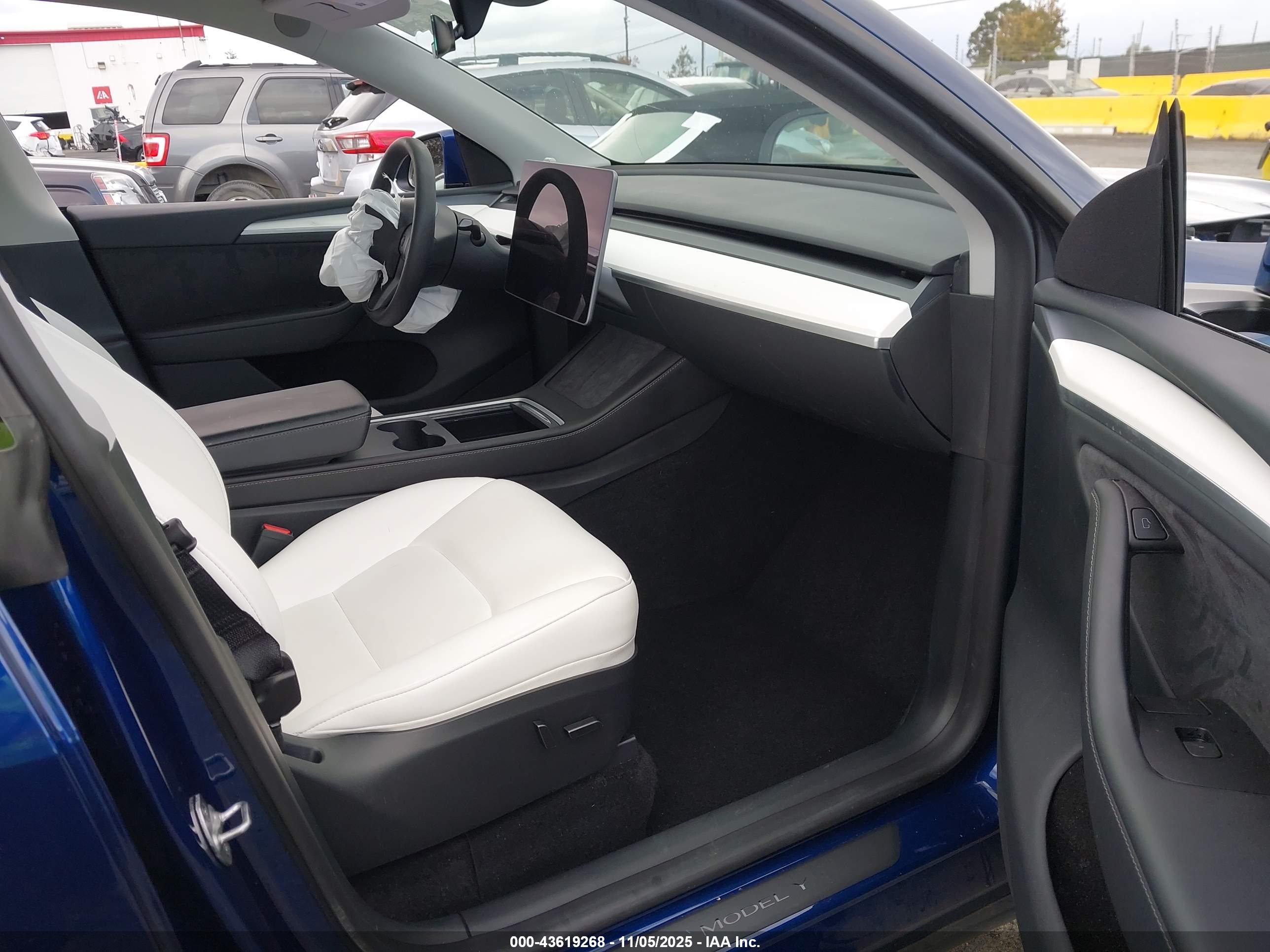 TESLA MODEL image 5