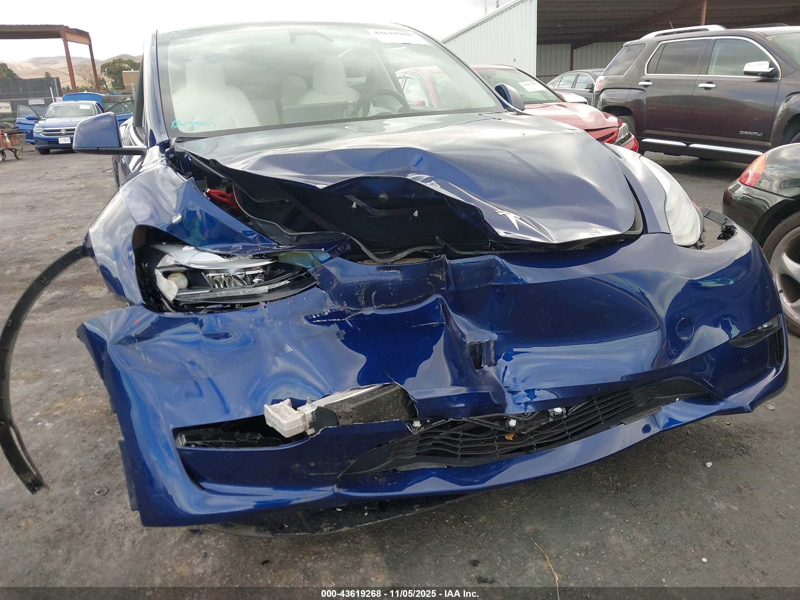 TESLA MODEL image 6