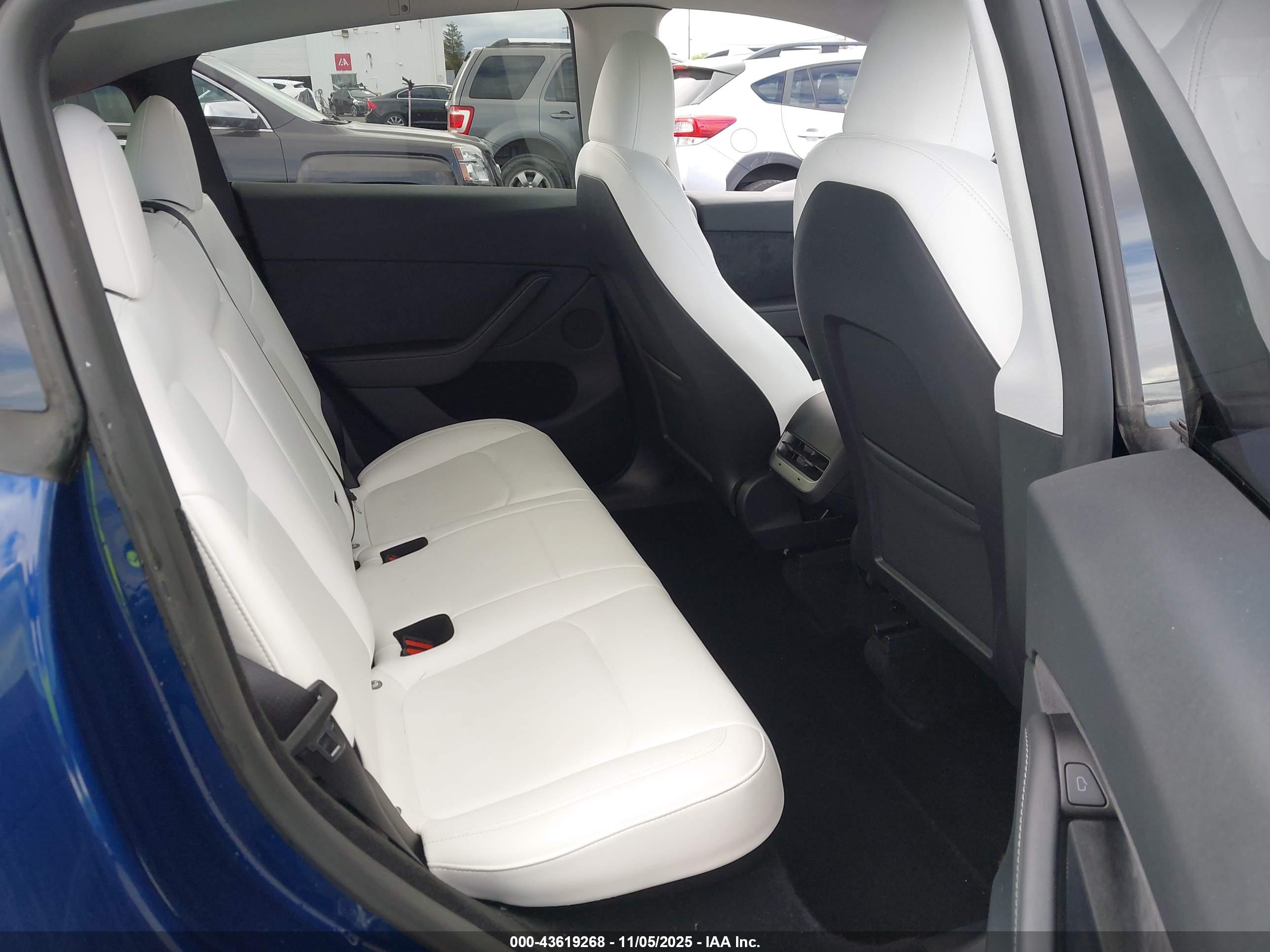 TESLA MODEL image 8
