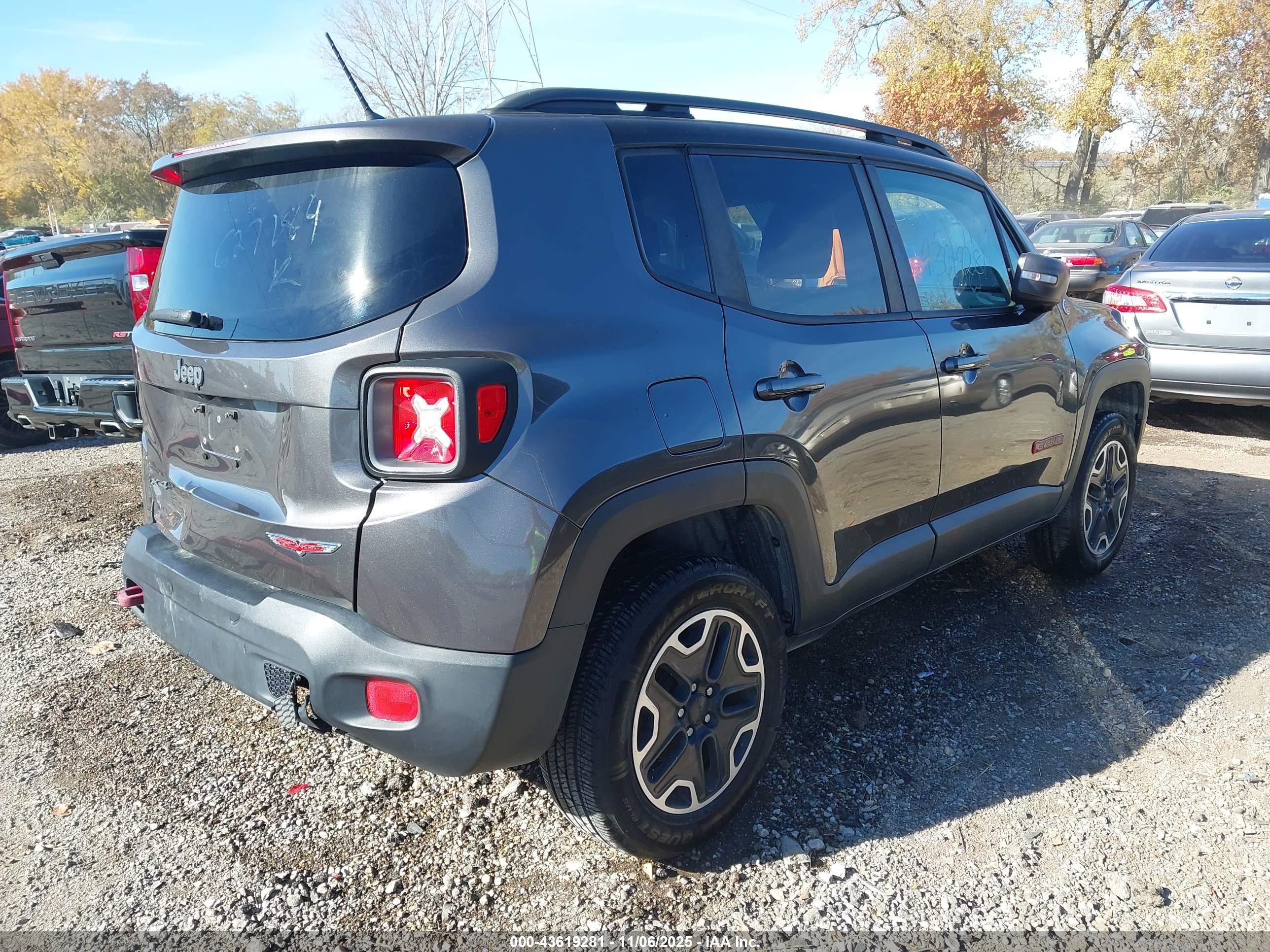 JEEP RENEGADE image 4