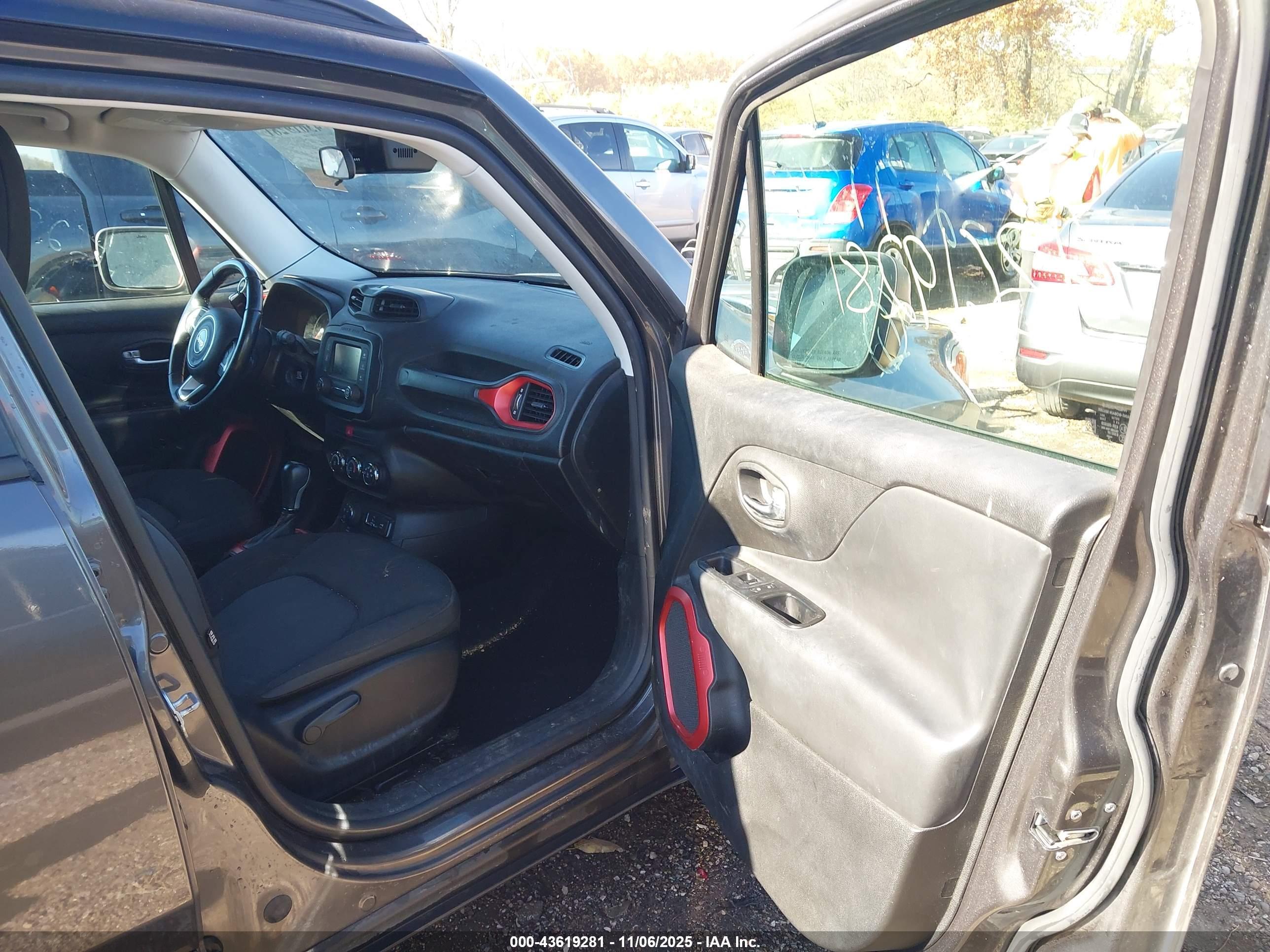 JEEP RENEGADE image 5
