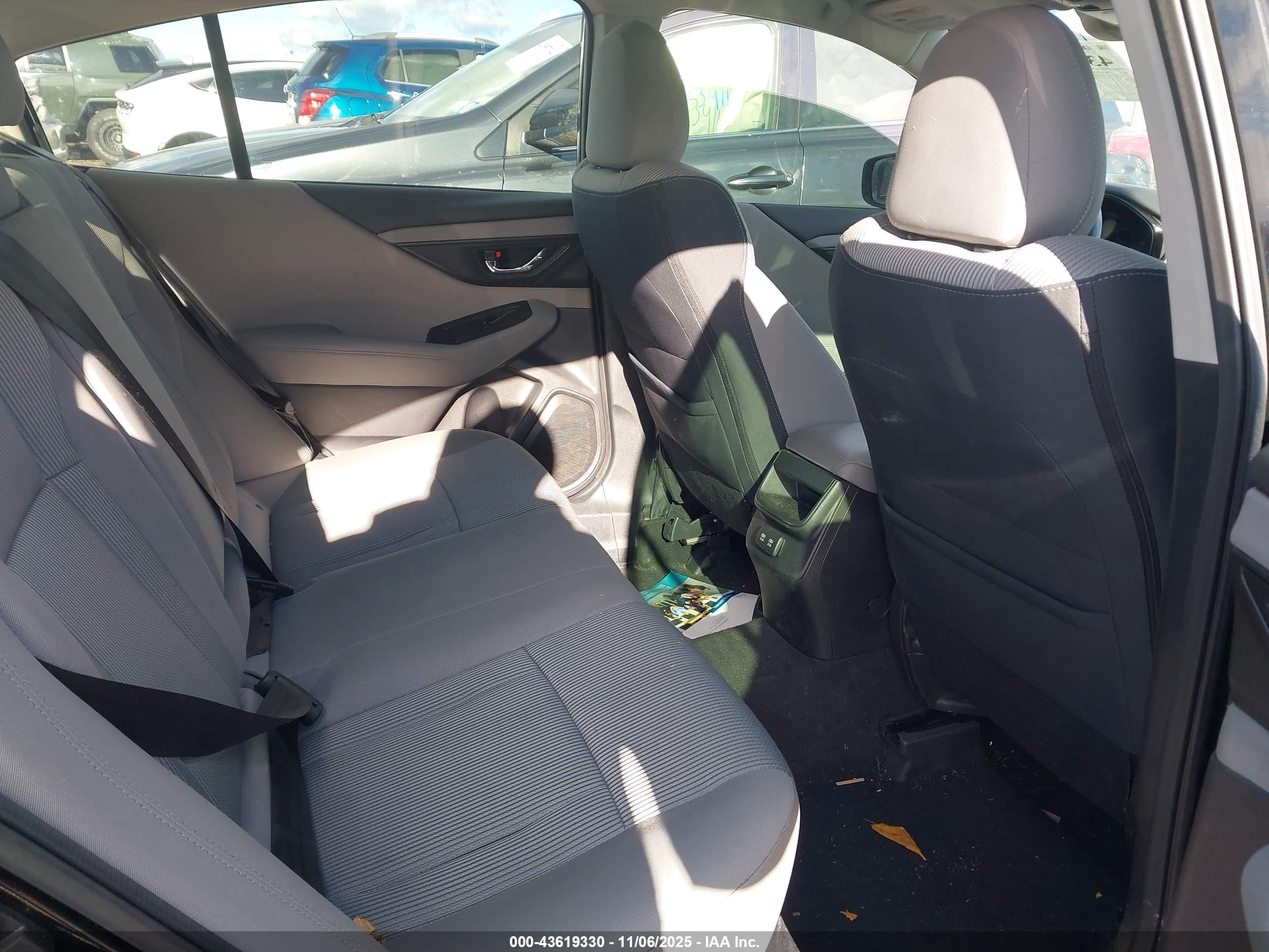 SUBARU LEGACY image 8