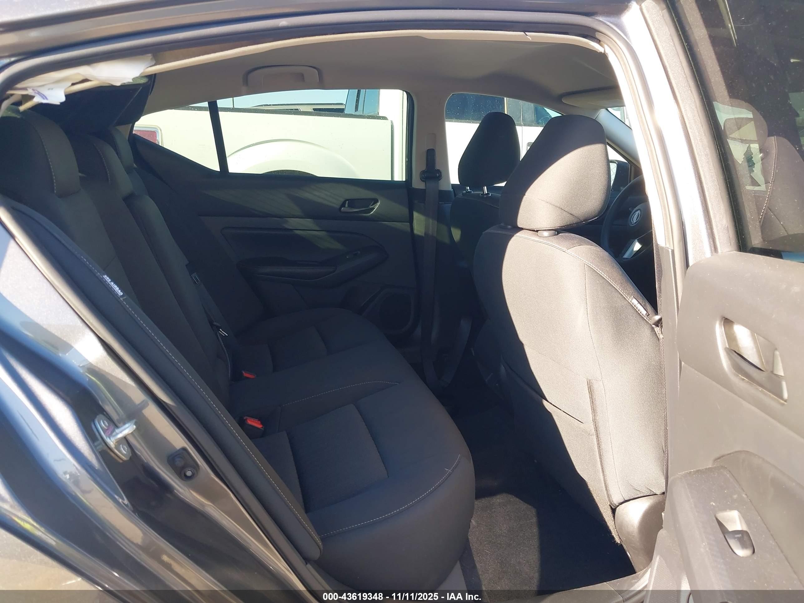 NISSAN ALTIMA image 8
