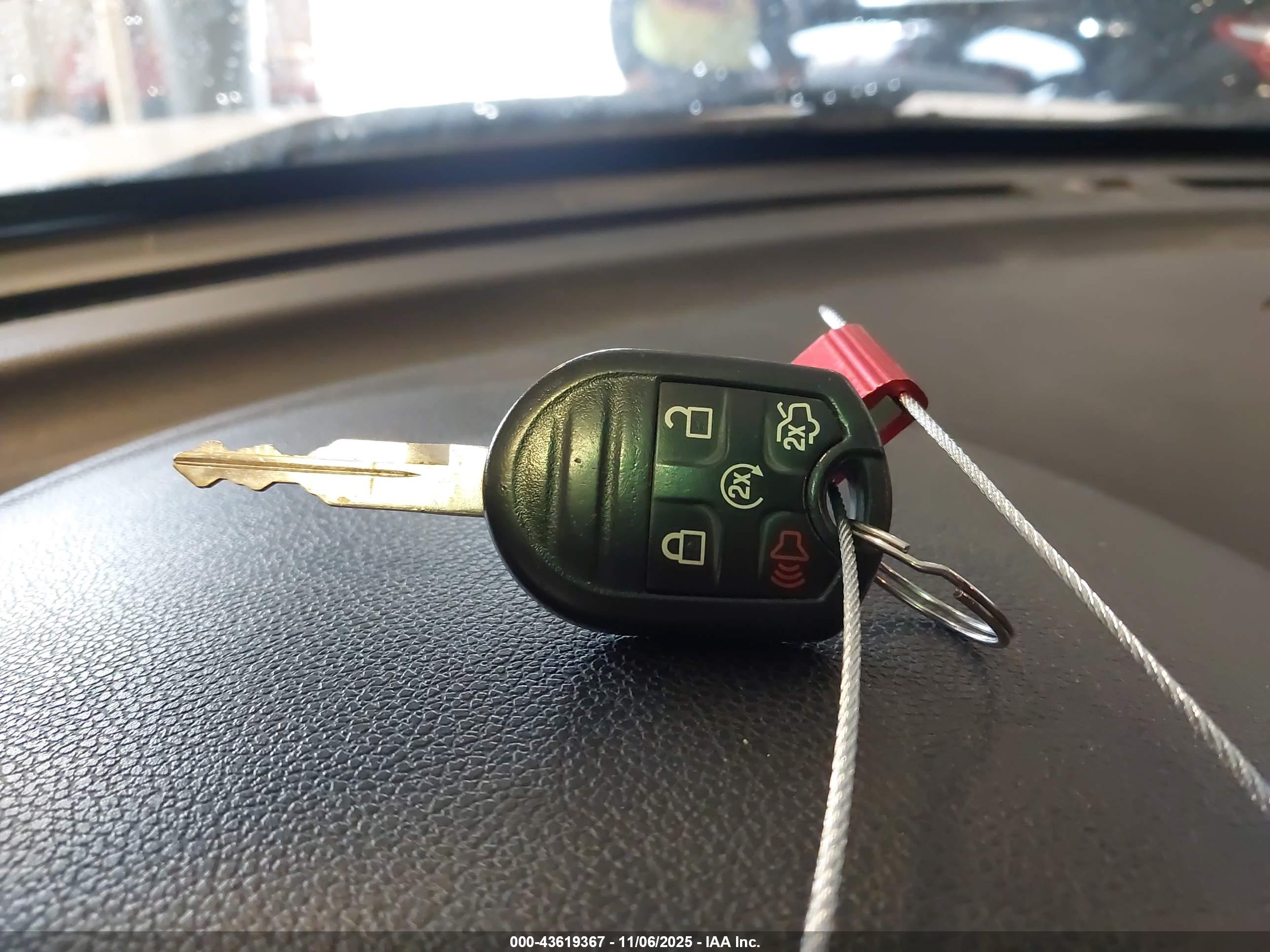 FORD EXPLORER image 11