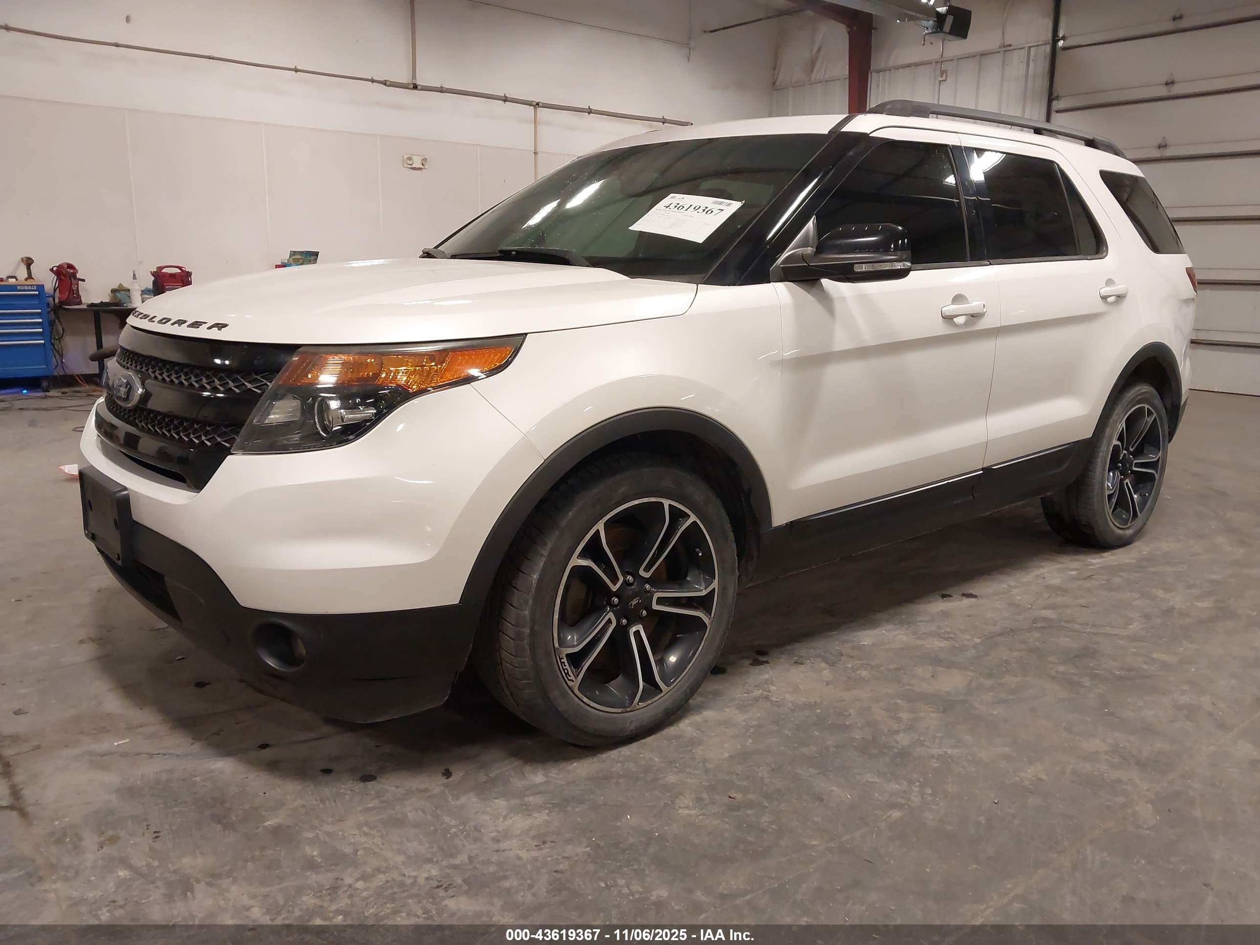 FORD EXPLORER image 2