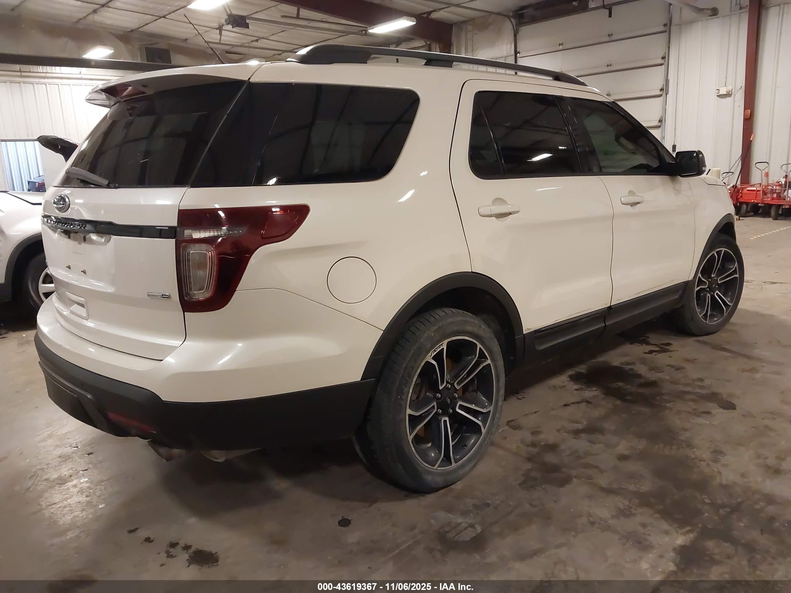 FORD EXPLORER image 4