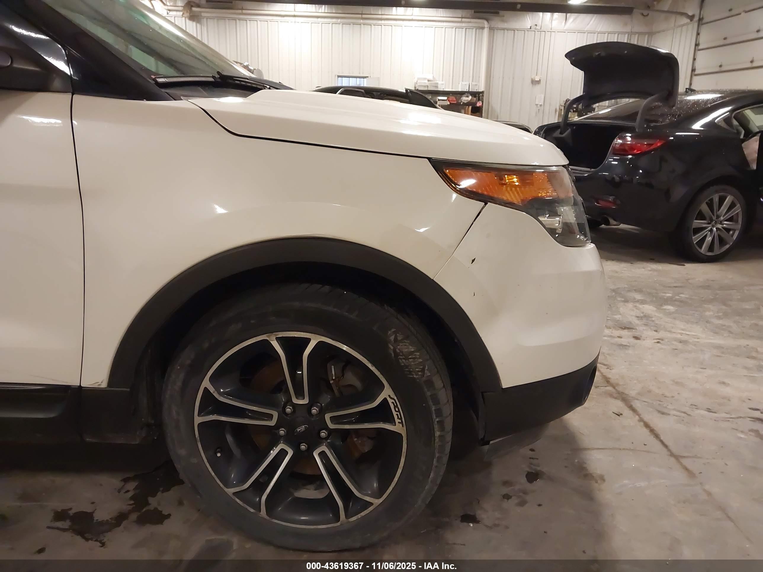 FORD EXPLORER image 6
