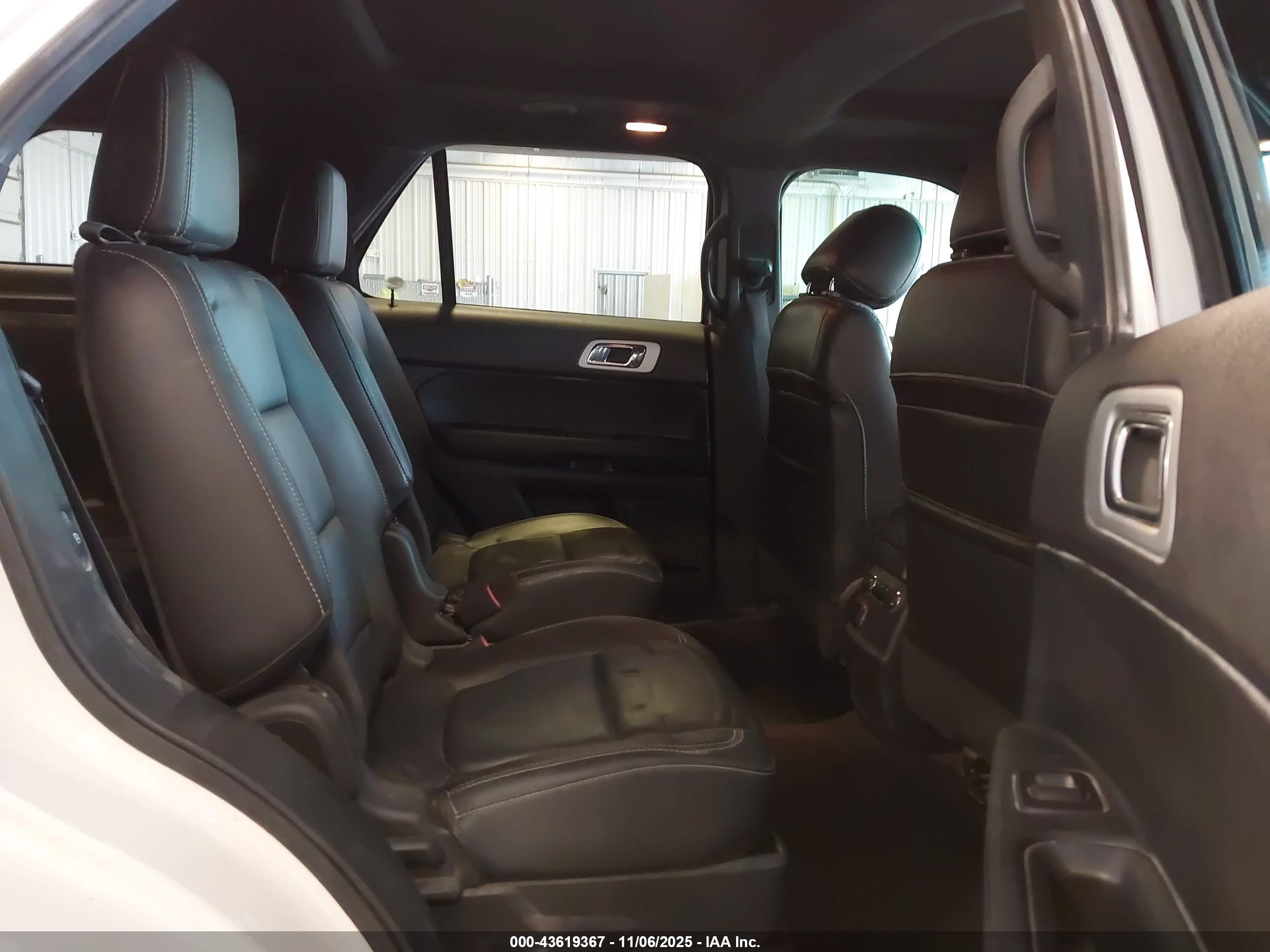 FORD EXPLORER image 8