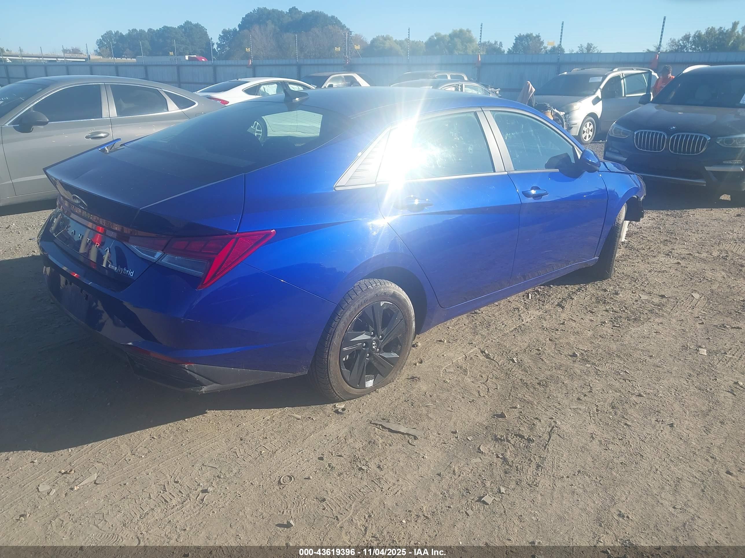 HYUNDAI ELANTRA image 4