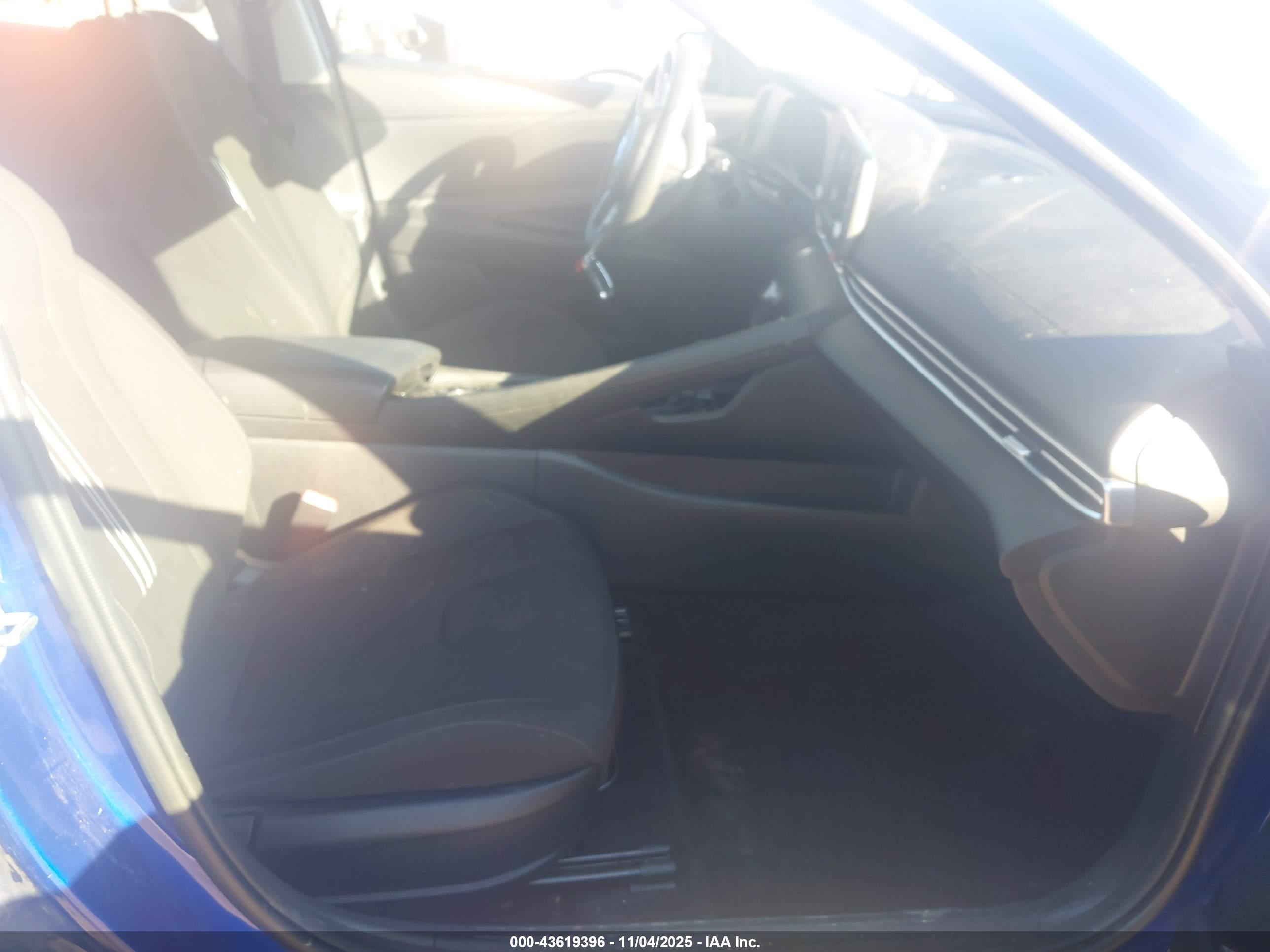 HYUNDAI ELANTRA image 5