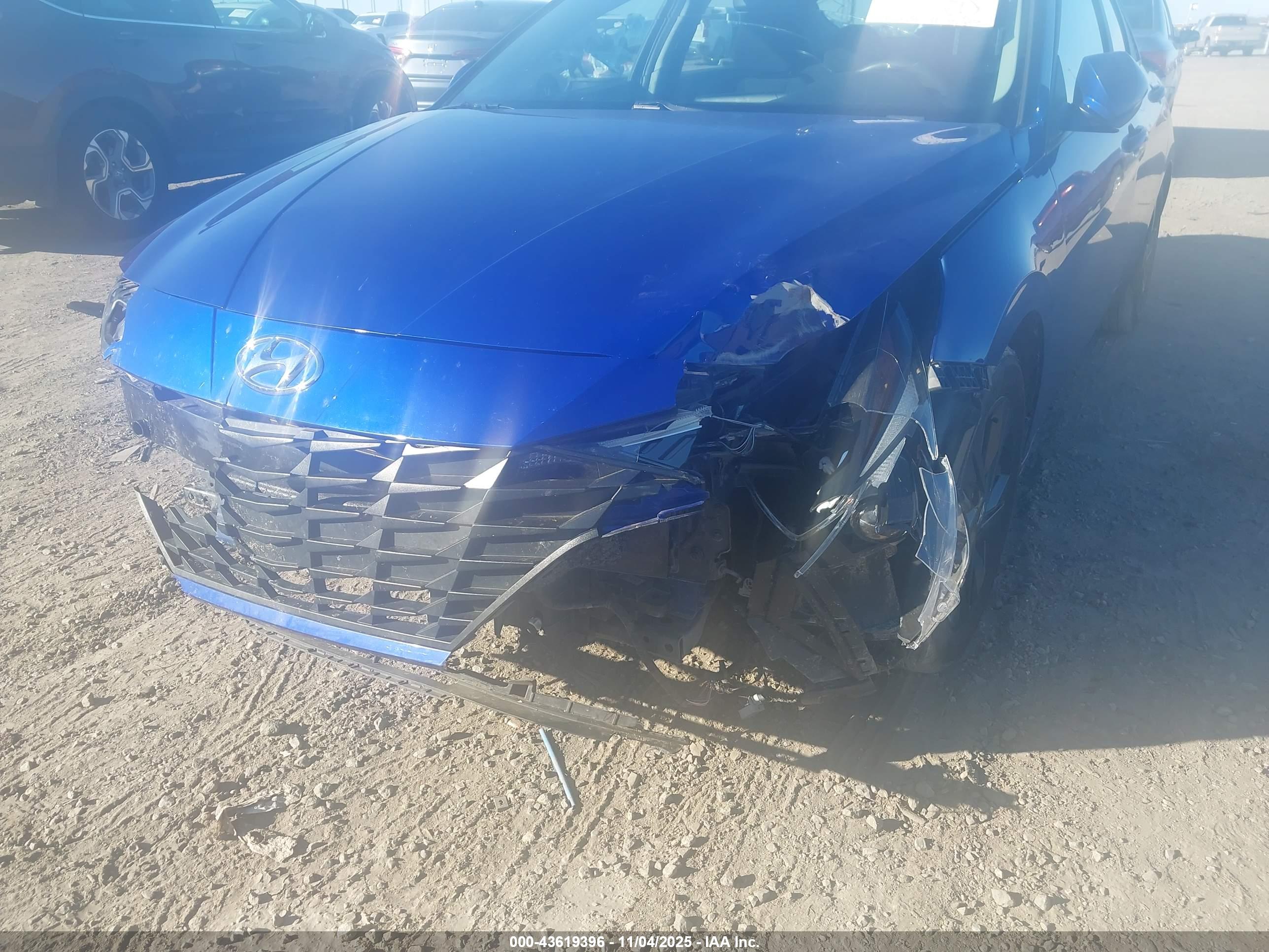 HYUNDAI ELANTRA image 6