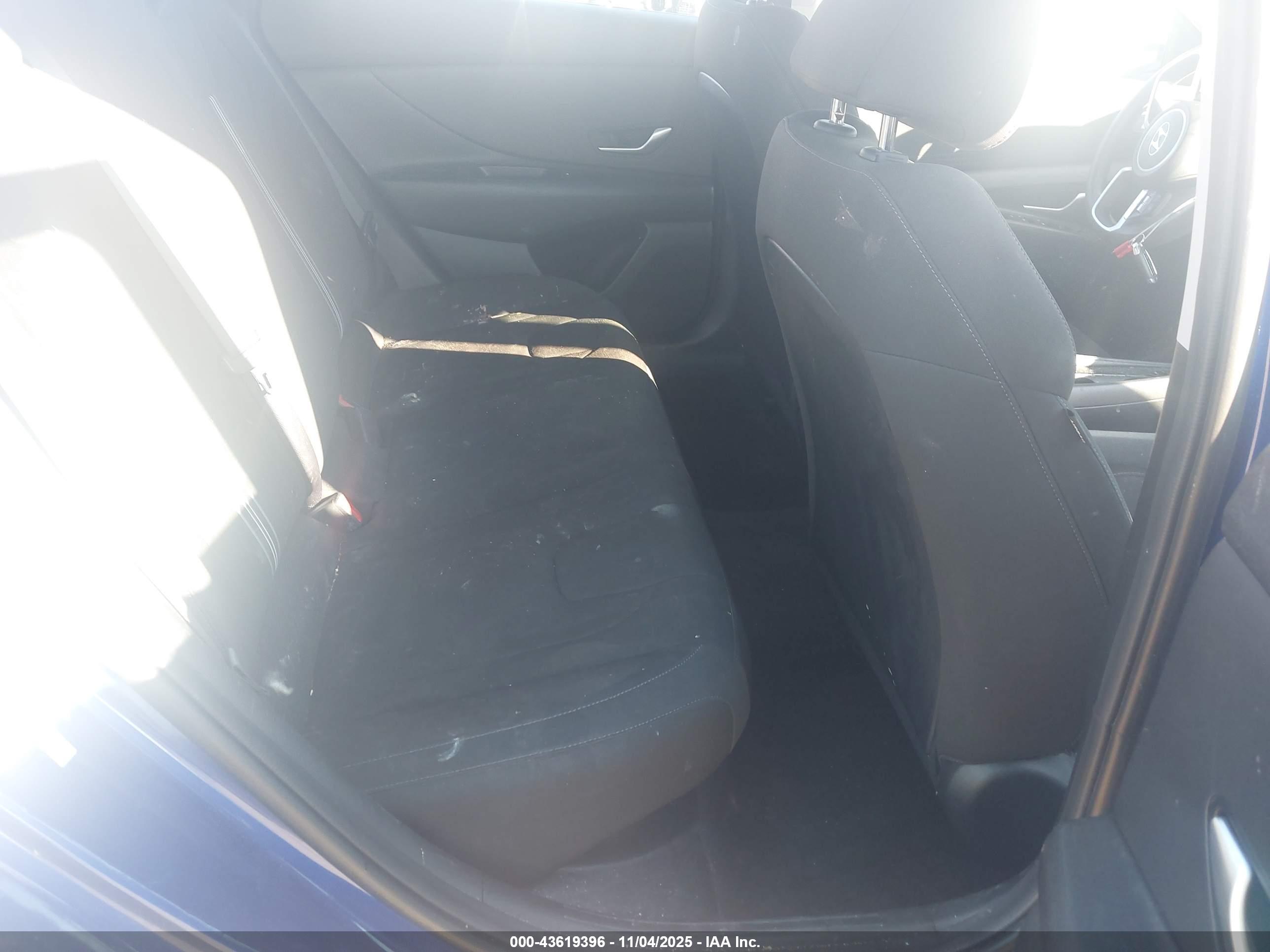 HYUNDAI ELANTRA image 8