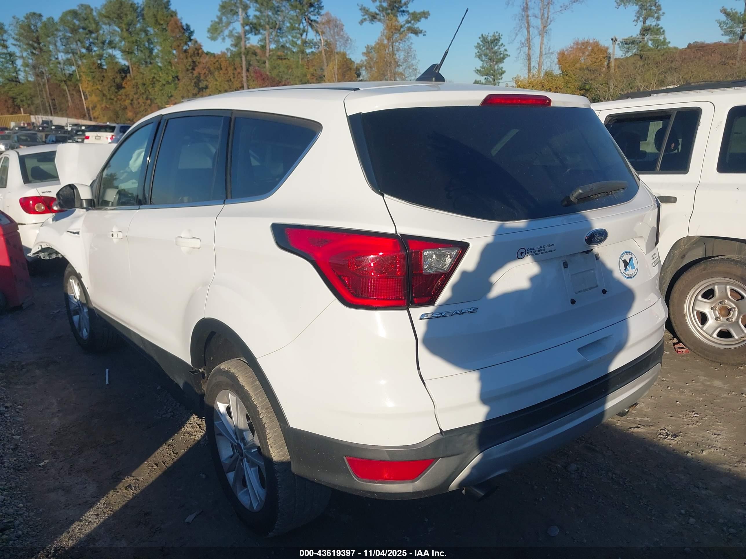 FORD ESCAPE image 3