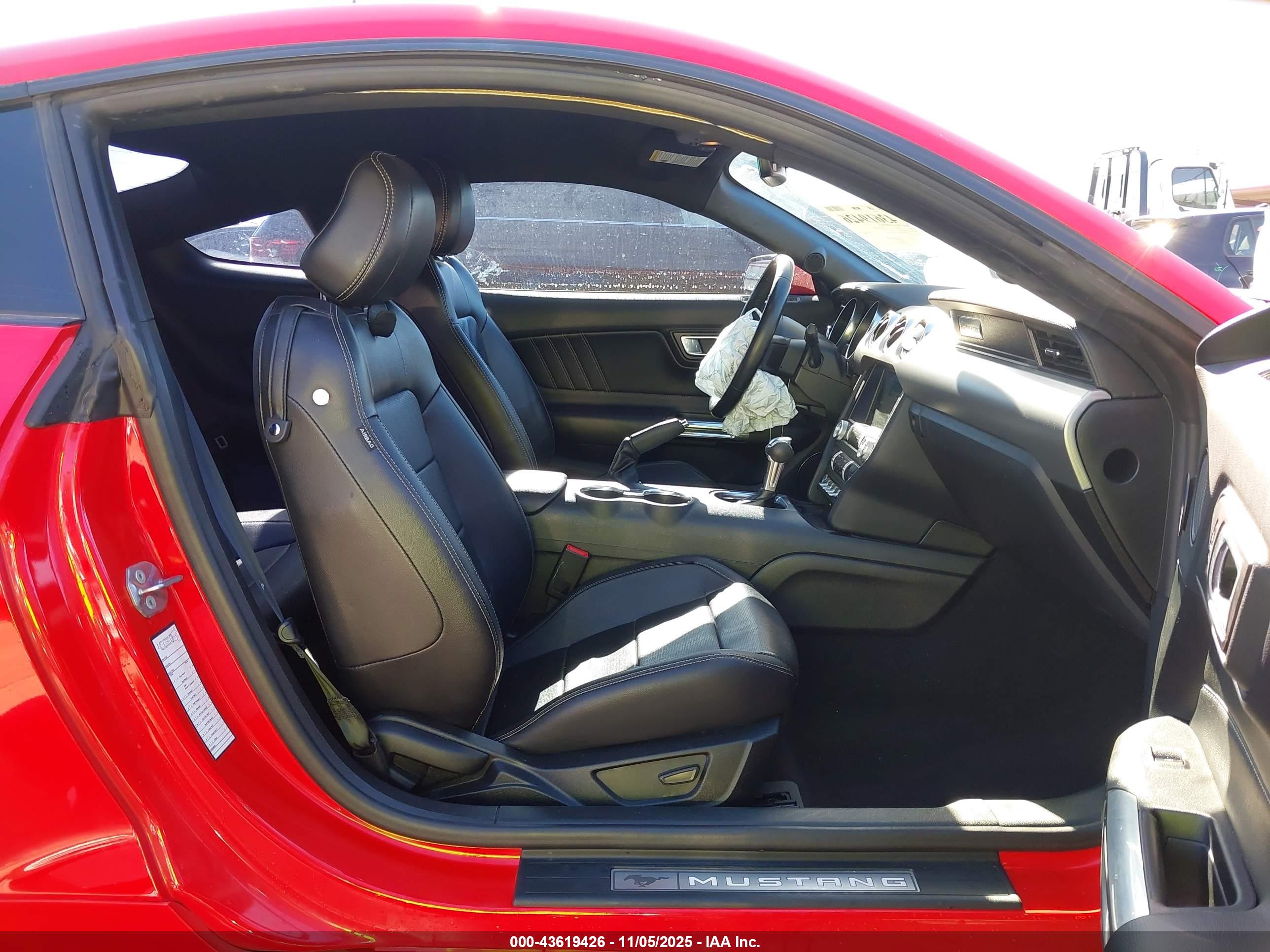 FORD MUSTANG image 5