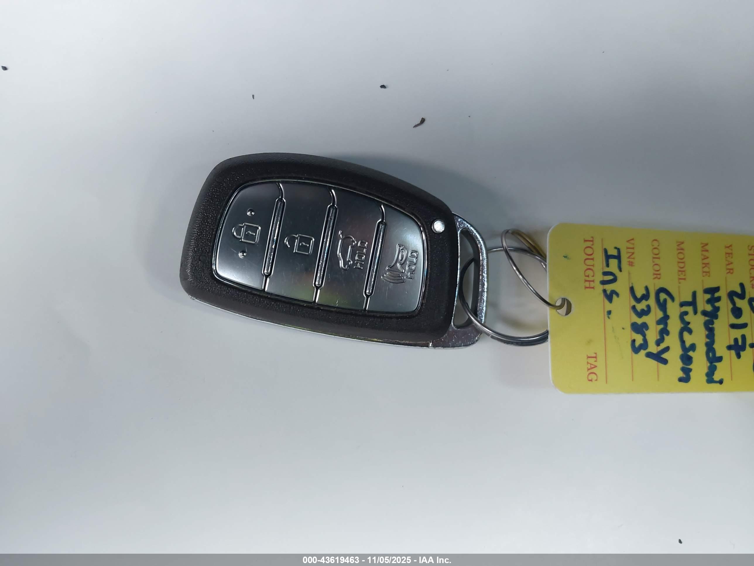HYUNDAI TUCSON image 11