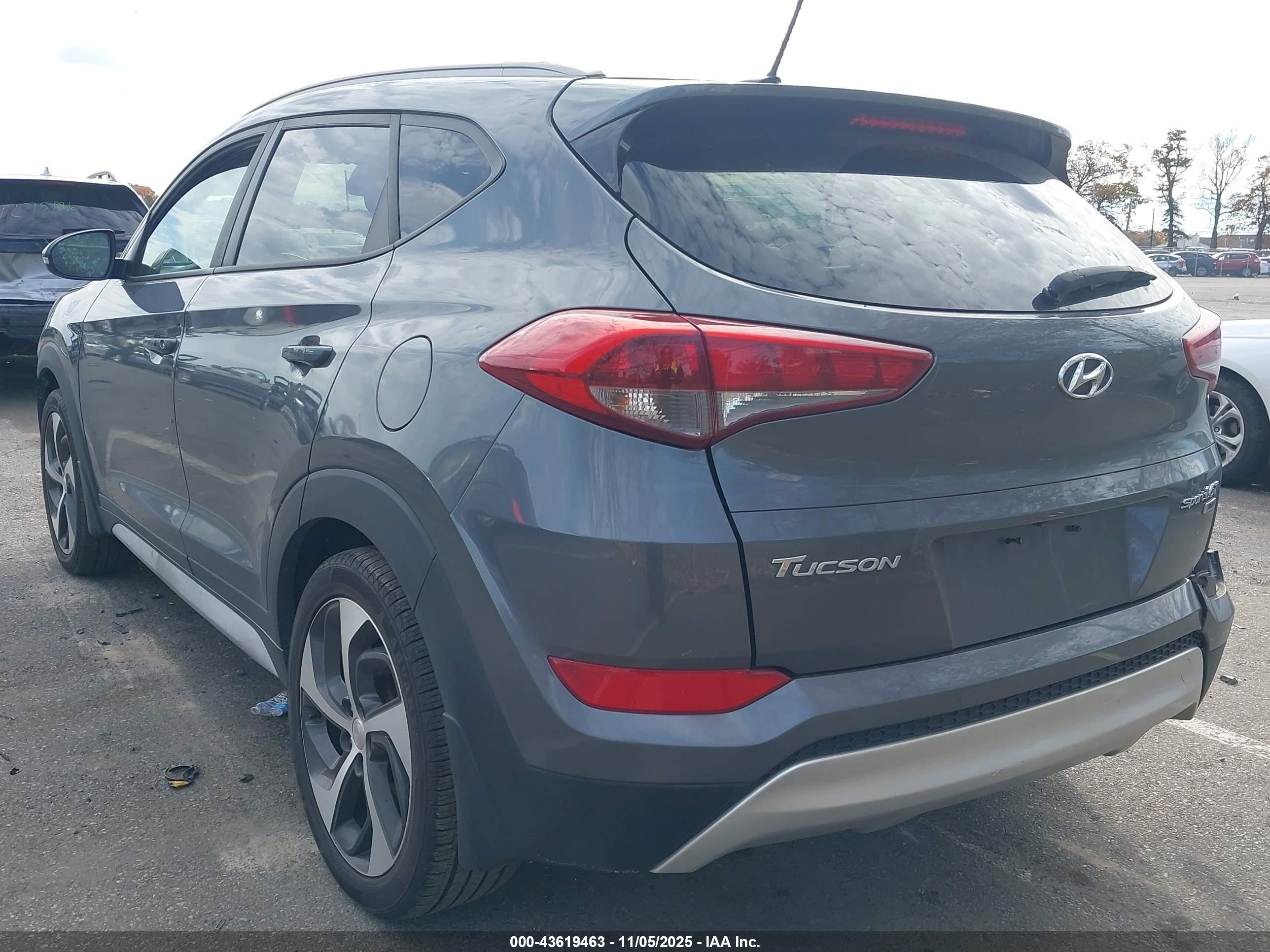 HYUNDAI TUCSON image 3