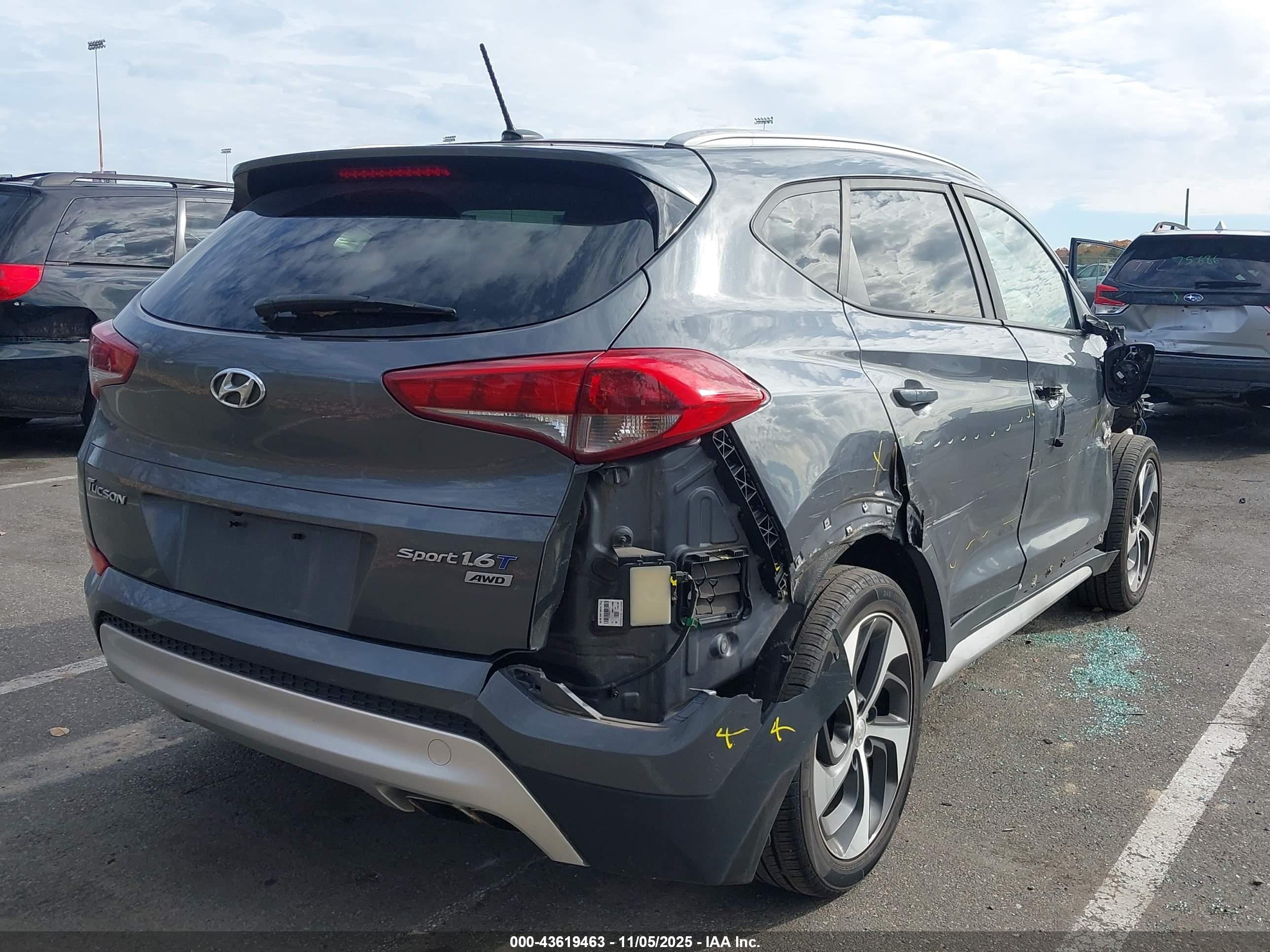 HYUNDAI TUCSON image 4